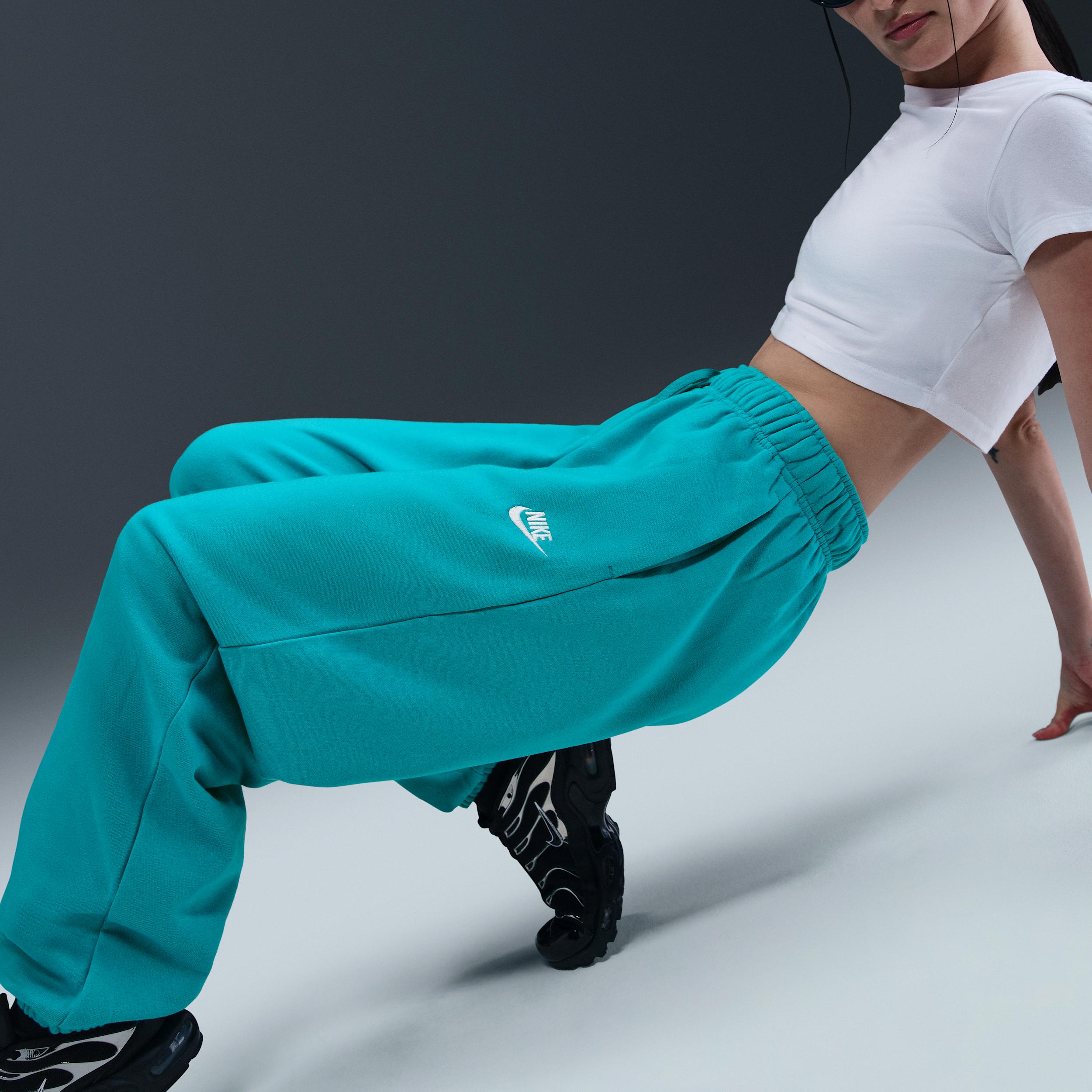 Nike Sportswear Club Fleece Women's Mid-Rise Oversized Sweatpants Product Image