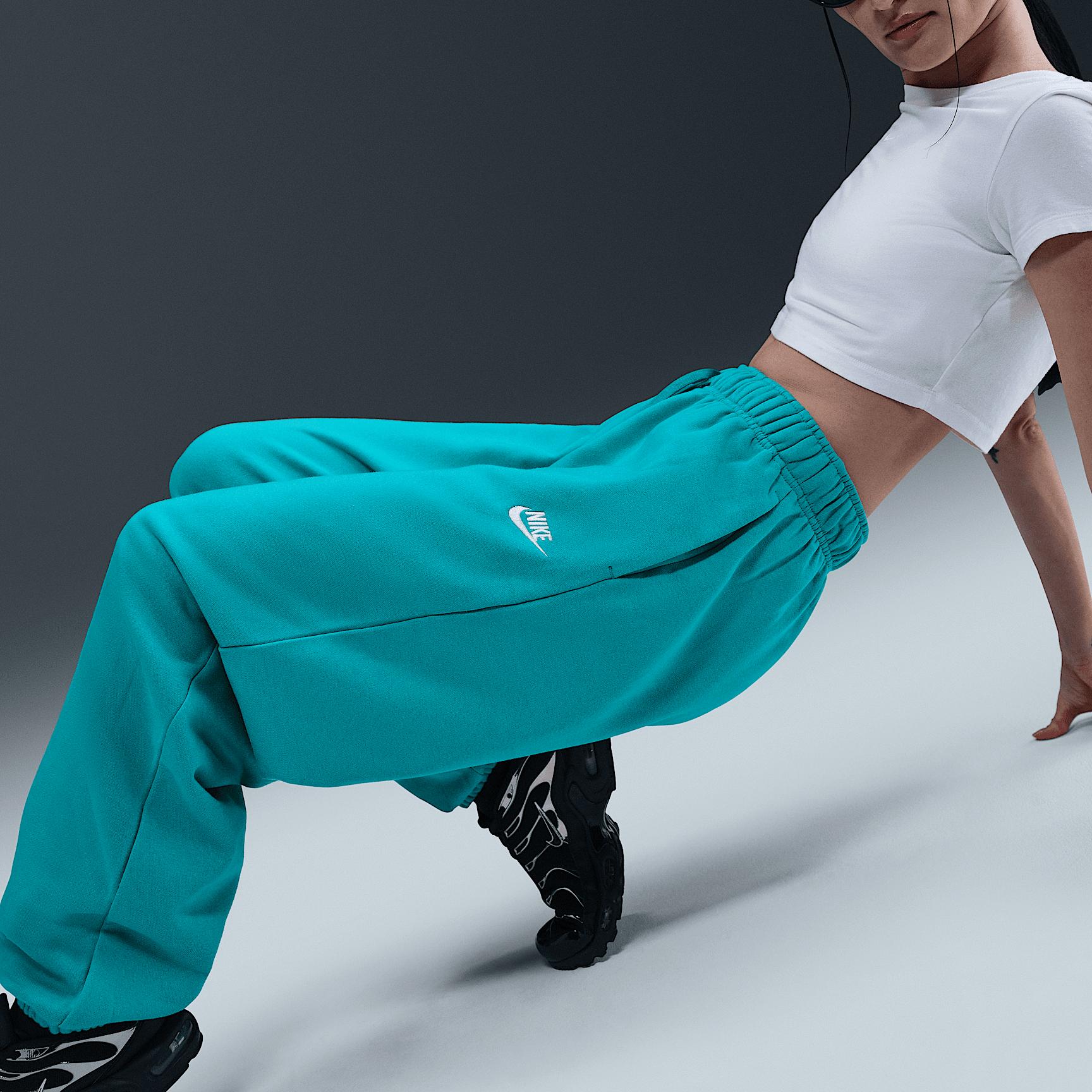 Nike Sportswear Club Fleece Women's Mid-Rise Oversized Sweatpants Product Image