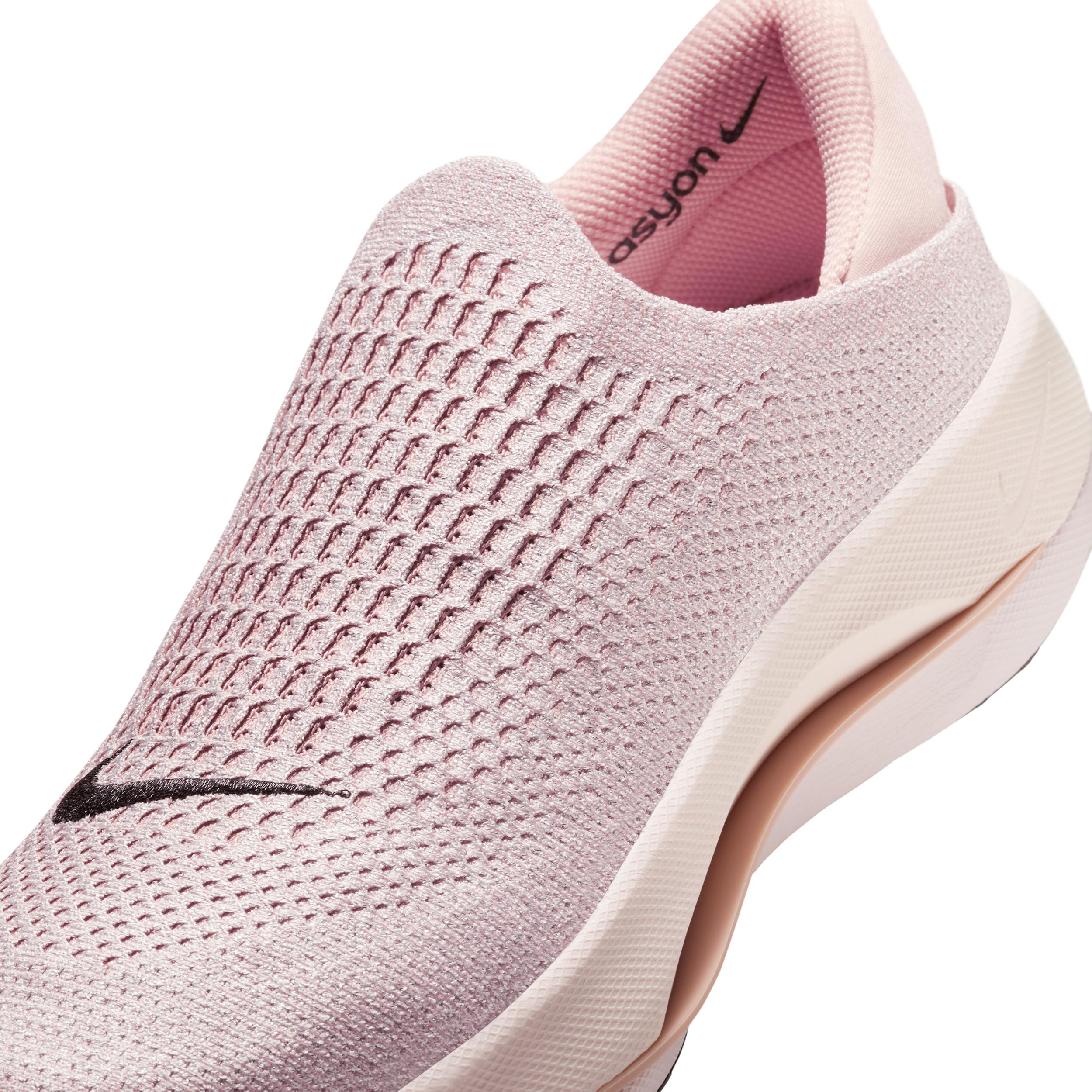Nike Women's Reina EasyOn Premium Shoes Product Image