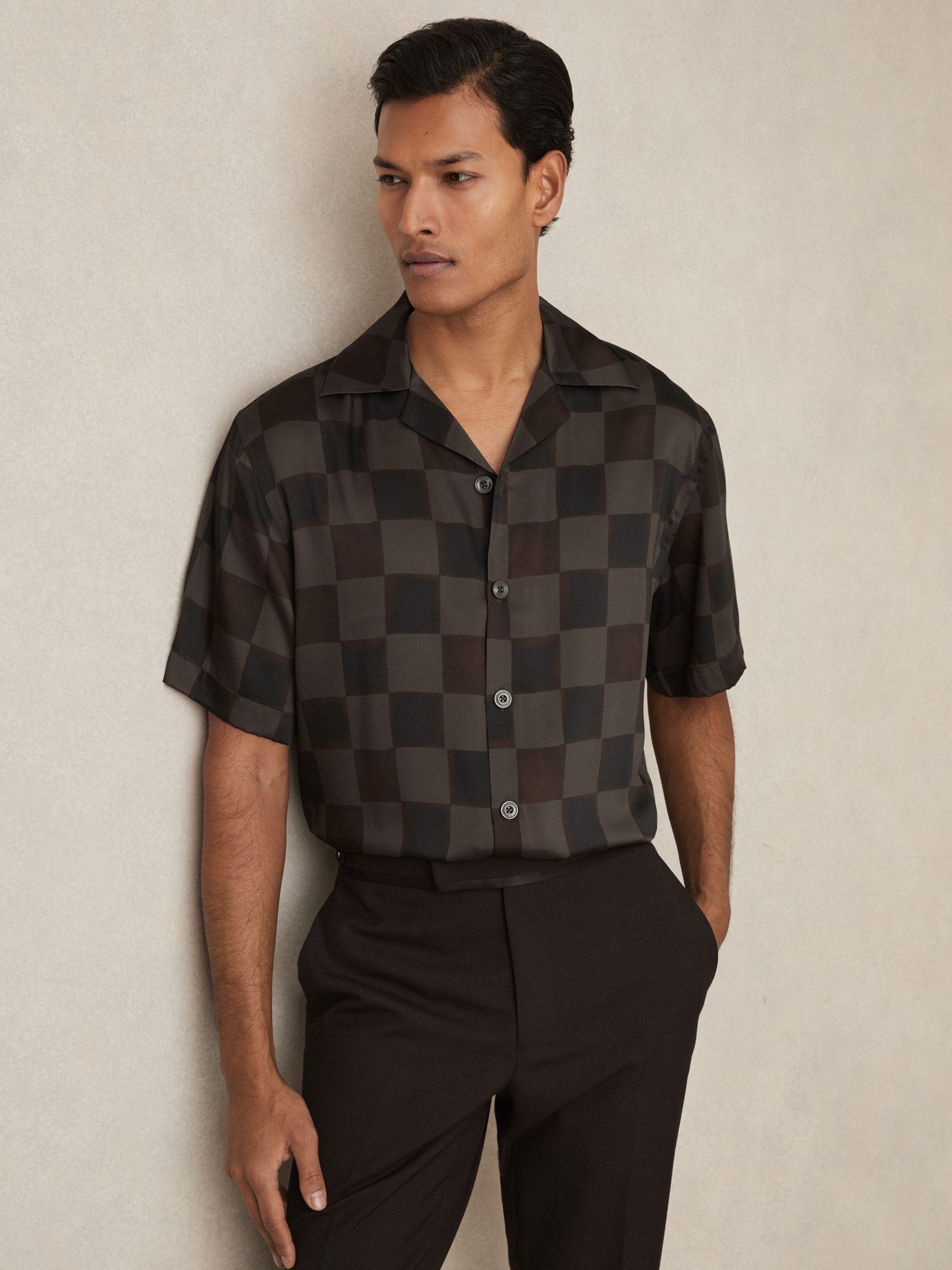 Chequered-Print Cuban-Collar Shirt in Brown Product Image