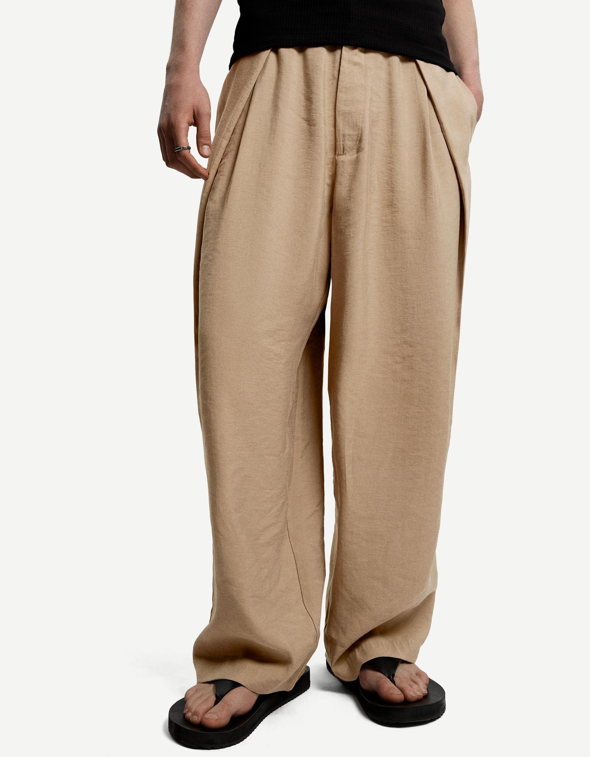 Super baggy pants with pleats Product Image