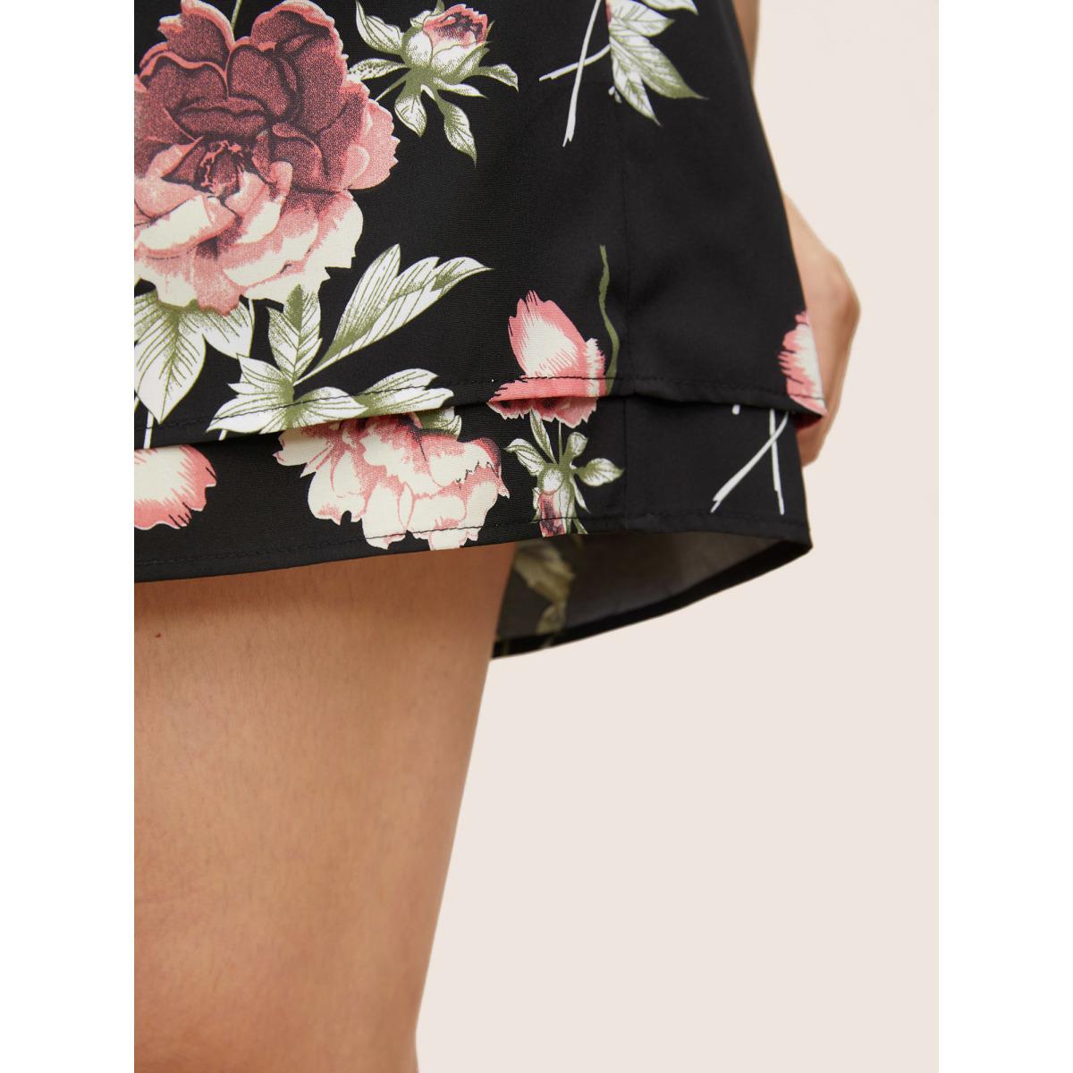 Plus Size Floral Elastic Waist Tiered Hem Shorts Women BlackFlower Elegant Tiered Everyday Shorts BloomChic 26/4X Product Image