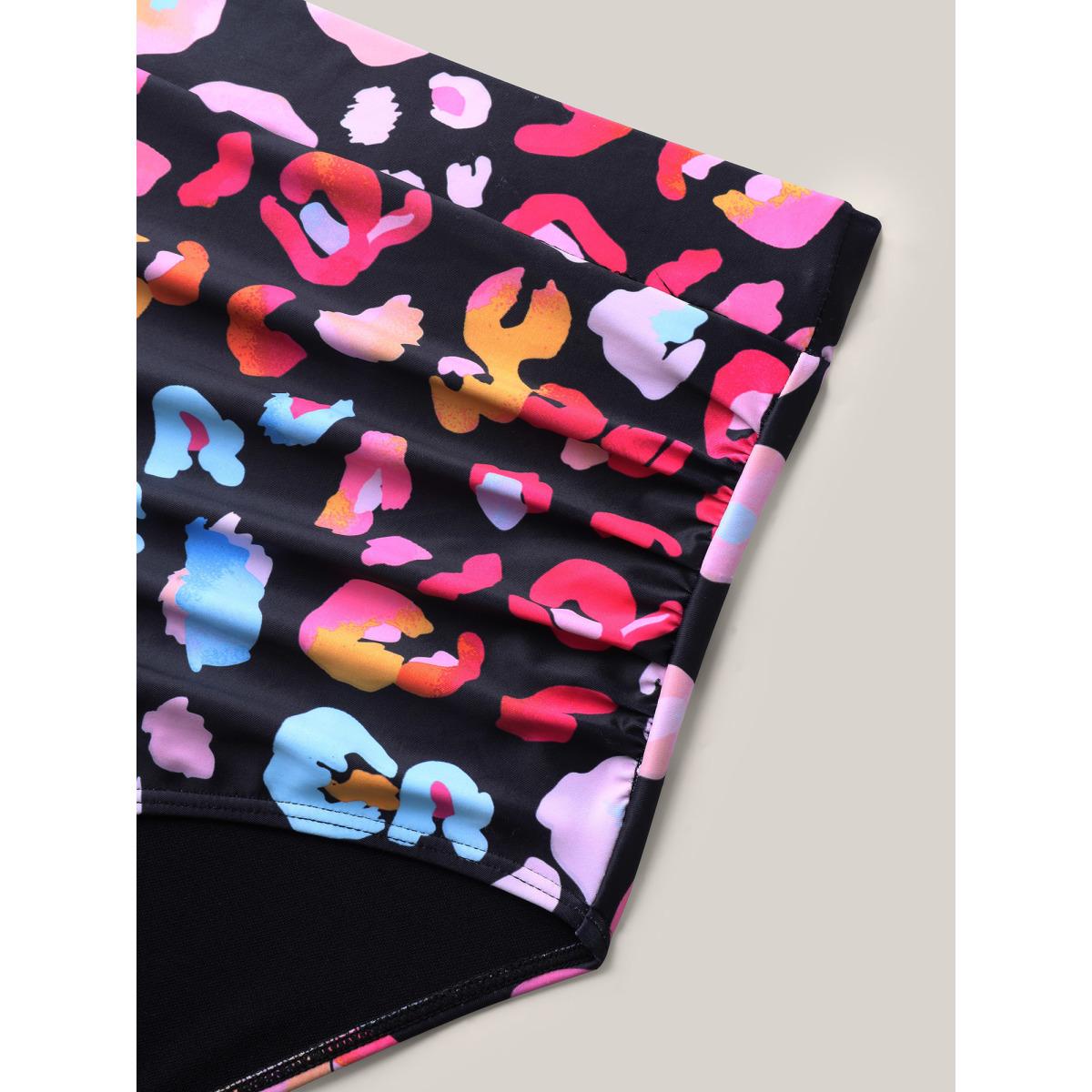 Plus Size Pattern Print Ruched Tight-Fit Swim Bottoms Women's Swimwear Black Resort High stretch Skinny Mid Rise Curve Swim Bottoms BloomChic 26/4X Product Image