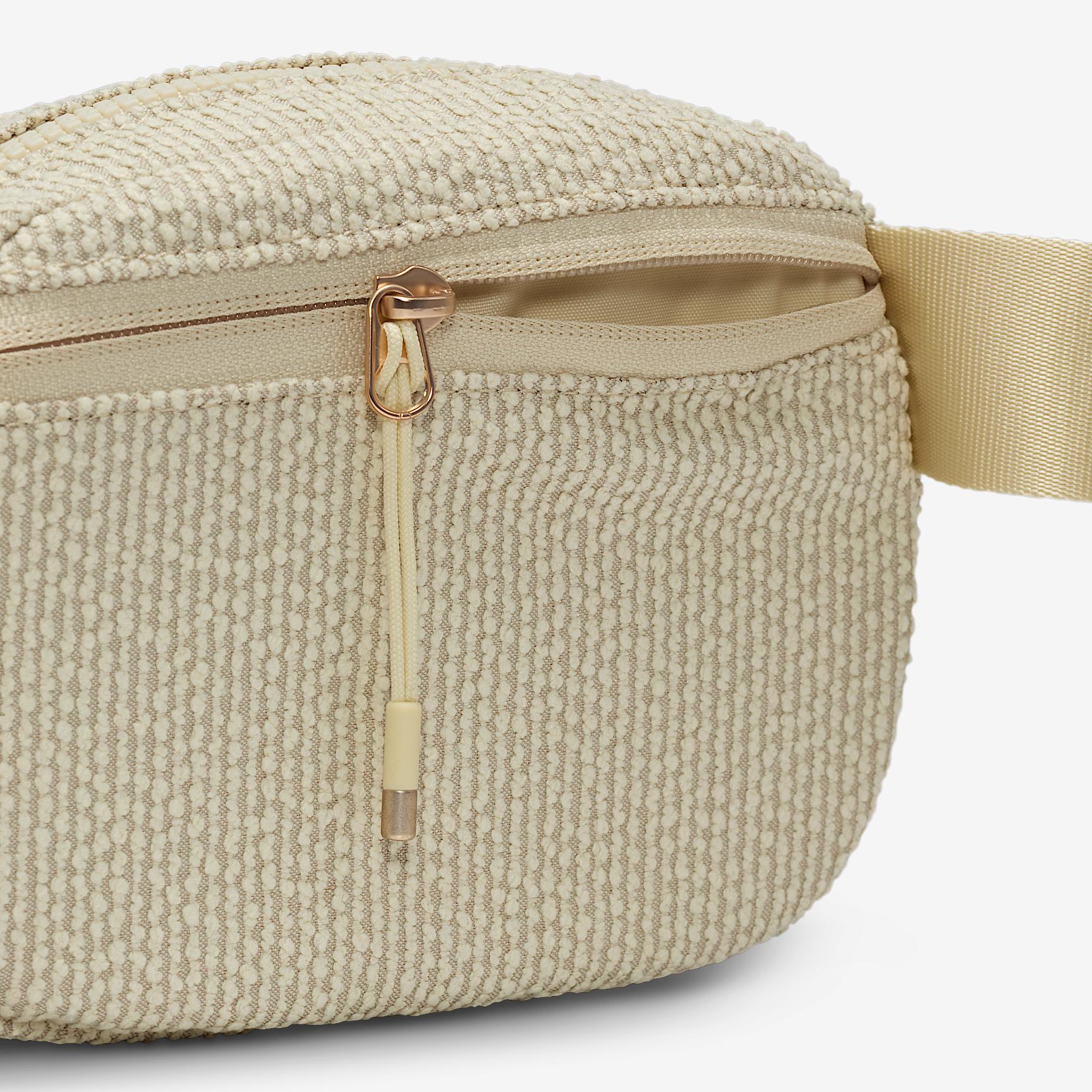 Nike Aura Crossbody Bag (2L) Product Image