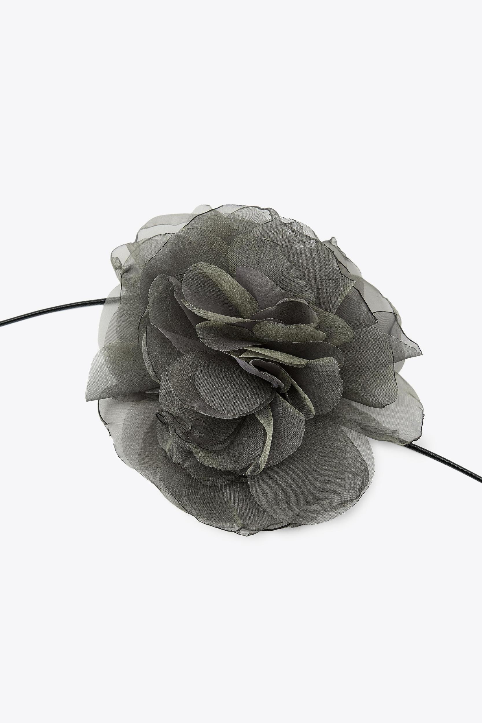 FABRIC FLOWER NECKLACE Product Image