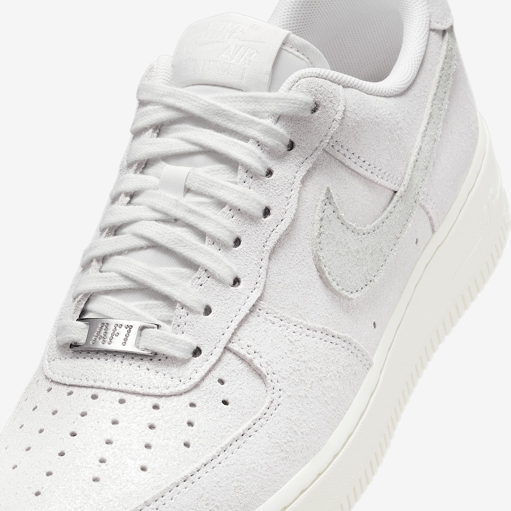 Nike Womens Air Force 1 07 SE Shoes | HQ3499-100 Product Image