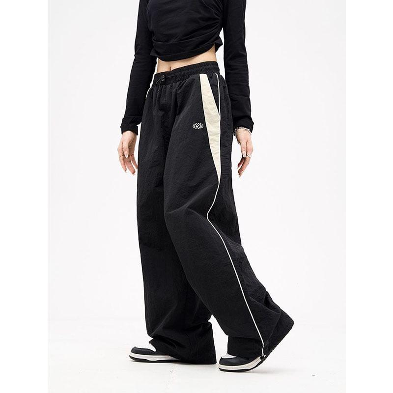 Low Waist Color-Block Loose-Fit Wide-Leg Sweatpants Product Image