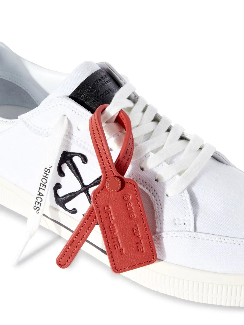 Vulcanized contrasting-tag canvas sneakers Product Image