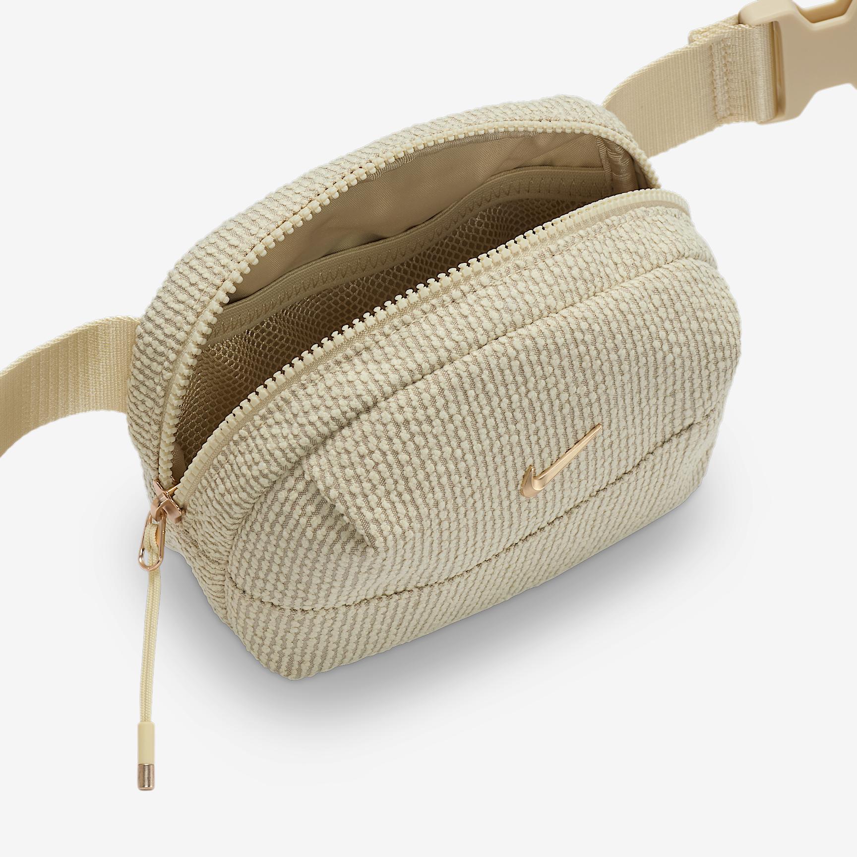 Nike Aura Crossbody Bag (2L) Product Image