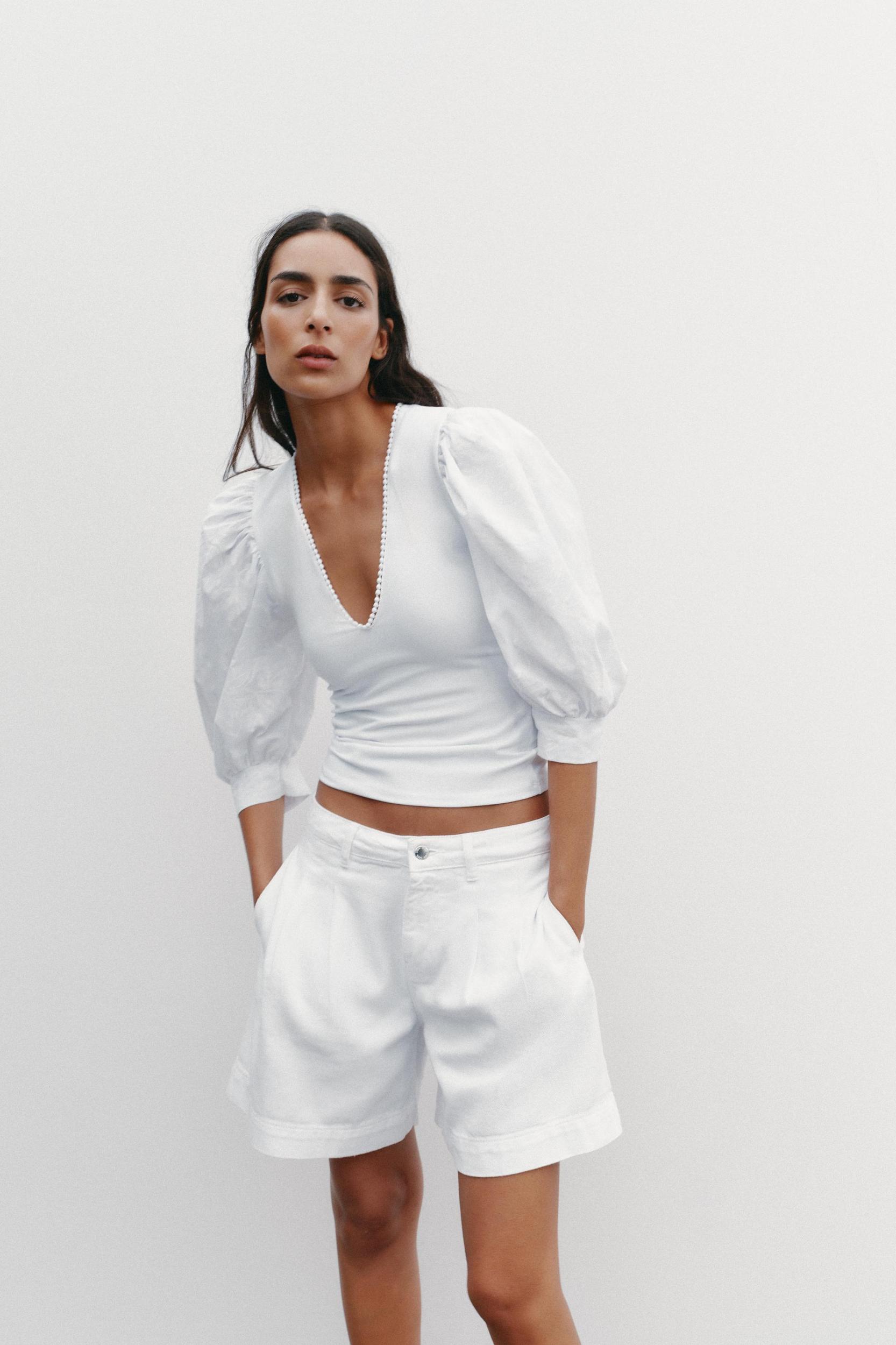 EMBROIDERED FLOWER PUFF SLEEVE TOP Product Image