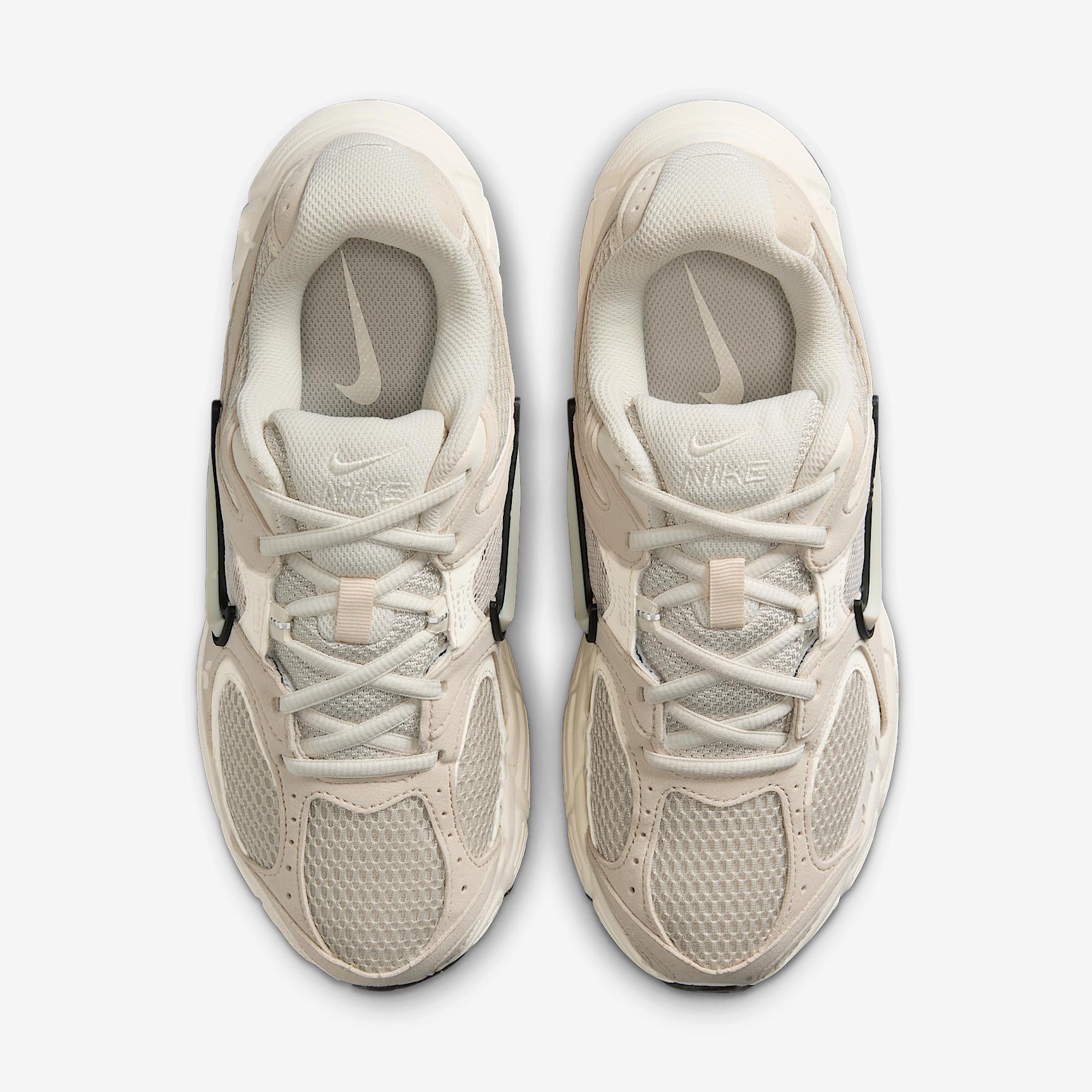 Nike Womens V5 RNR Shoes | II6294-100 Product Image