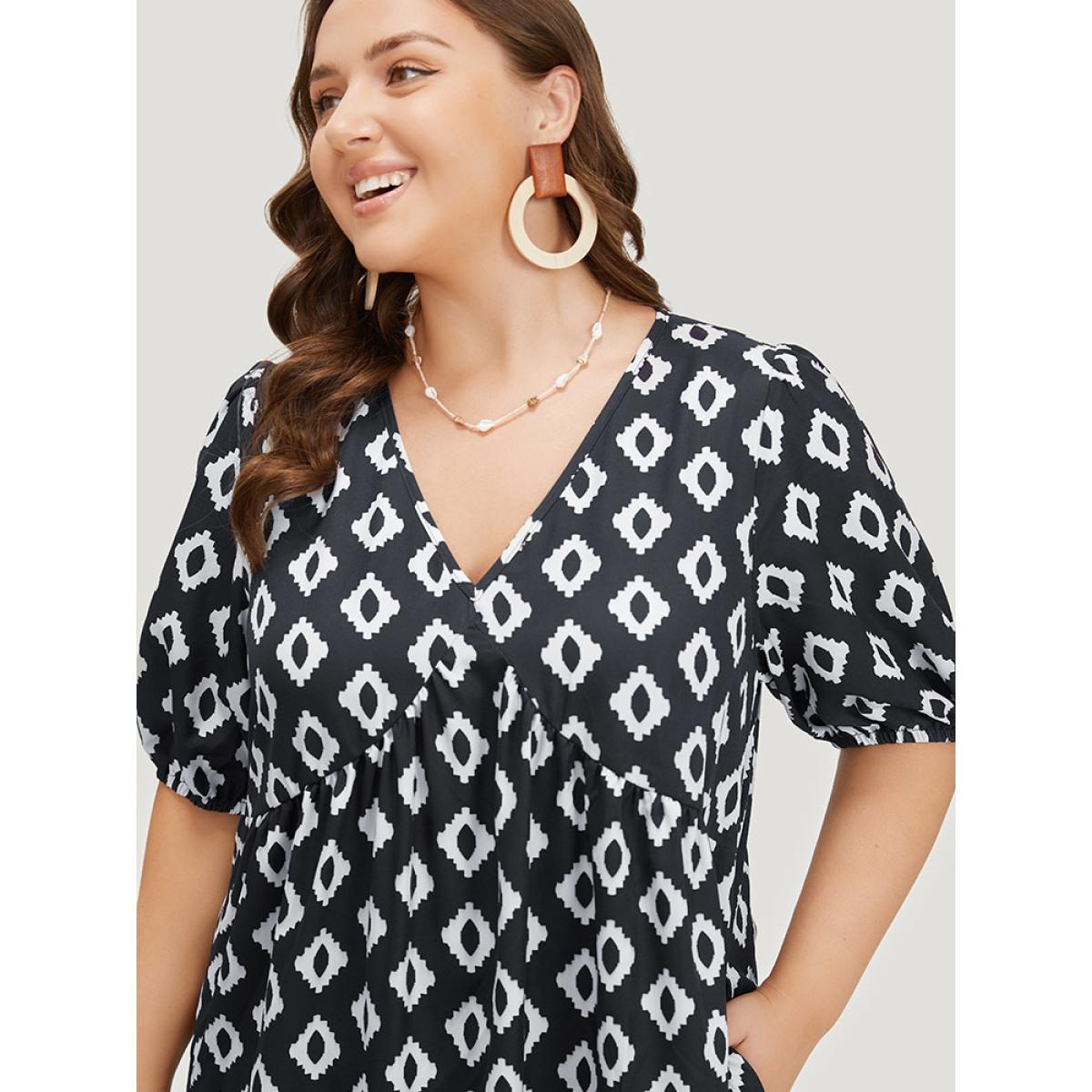 Plus Size Geometric Print Gathered Pocket Puff Sleeve Dress Black Women Vacation Gathered V-neck Short sleeve Curvy Knee Dress BloomChic 12/L Product Image