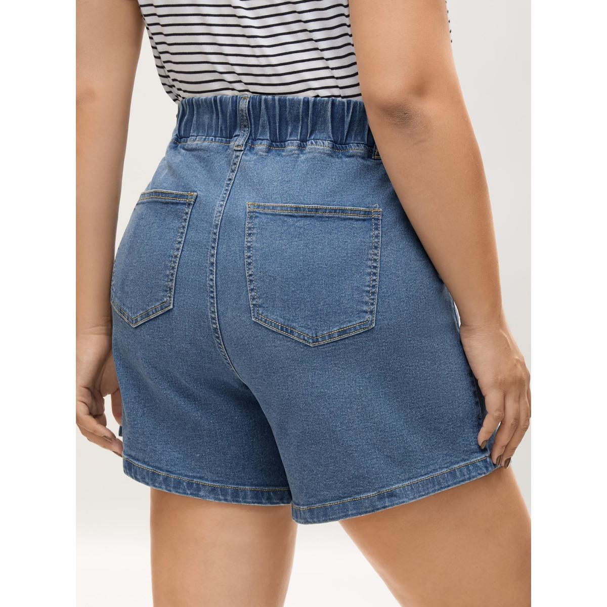Plus Size Classic Cut Pull-On Denim Shorts Women Denimblue Low stretch Casual Slanted pocket Leisure Denim Shorts BloomChic 30/6X Product Image