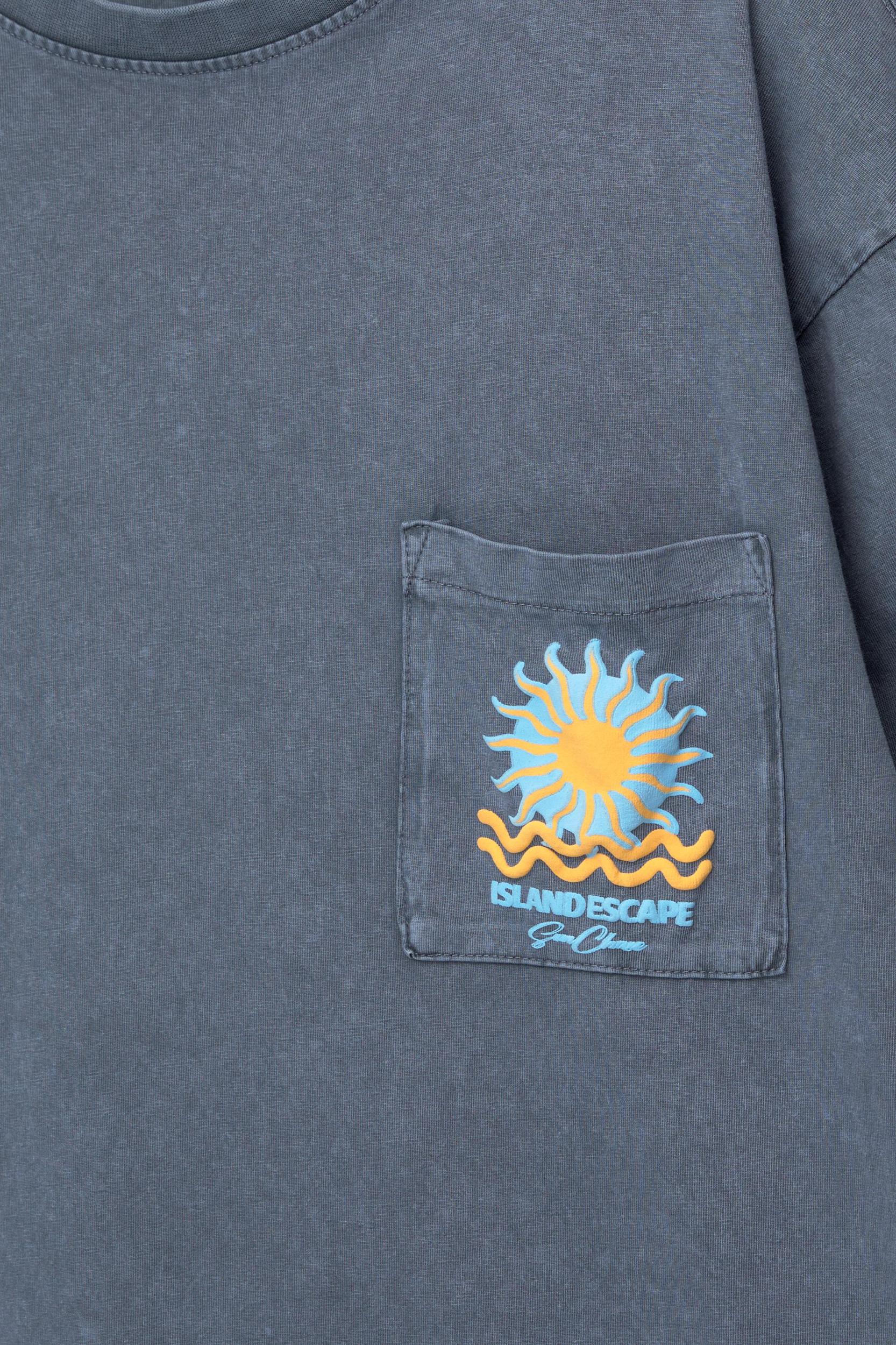 T-shirt with sun pocket Product Image