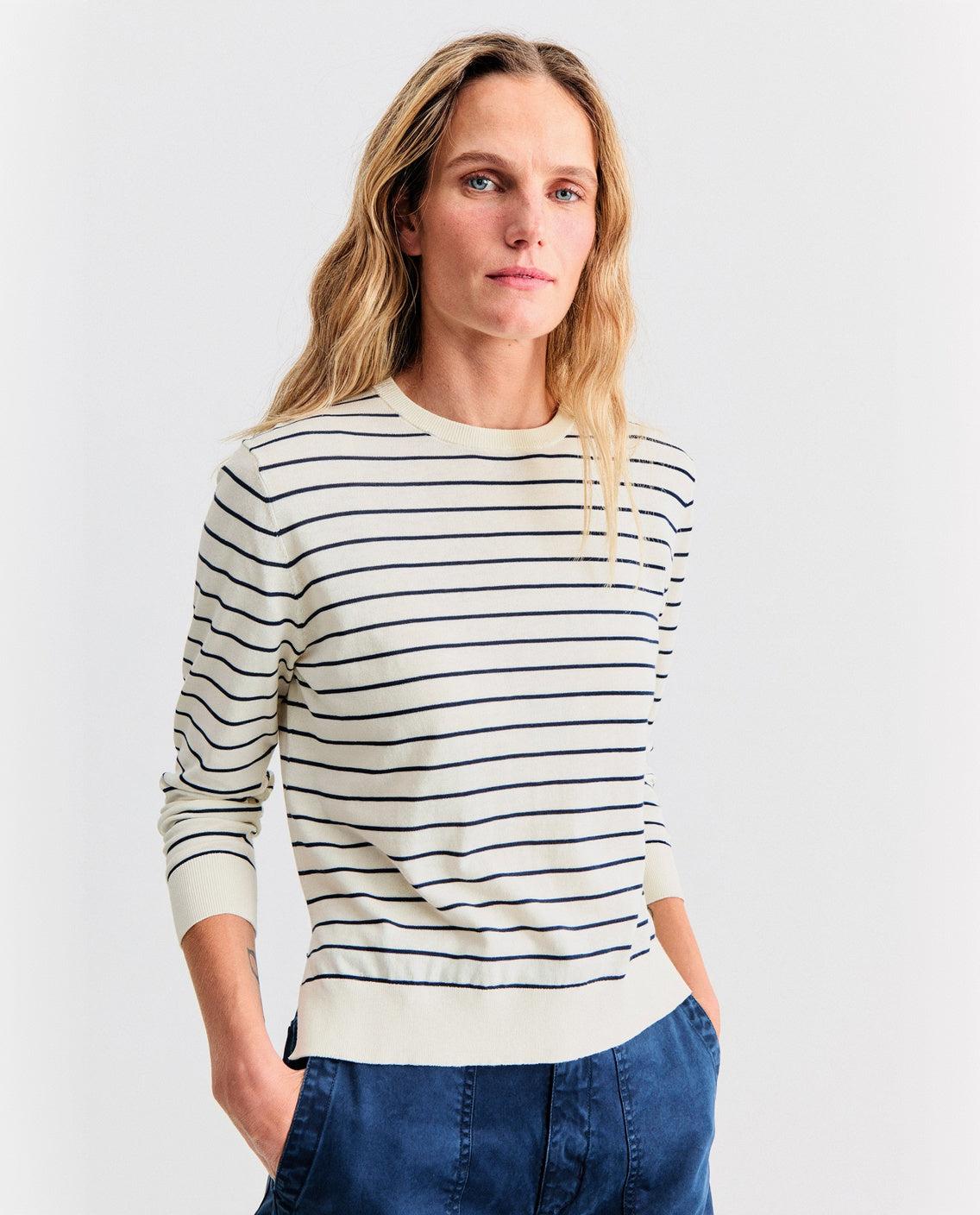 The Larsen - Cream/Navy Female Product Image