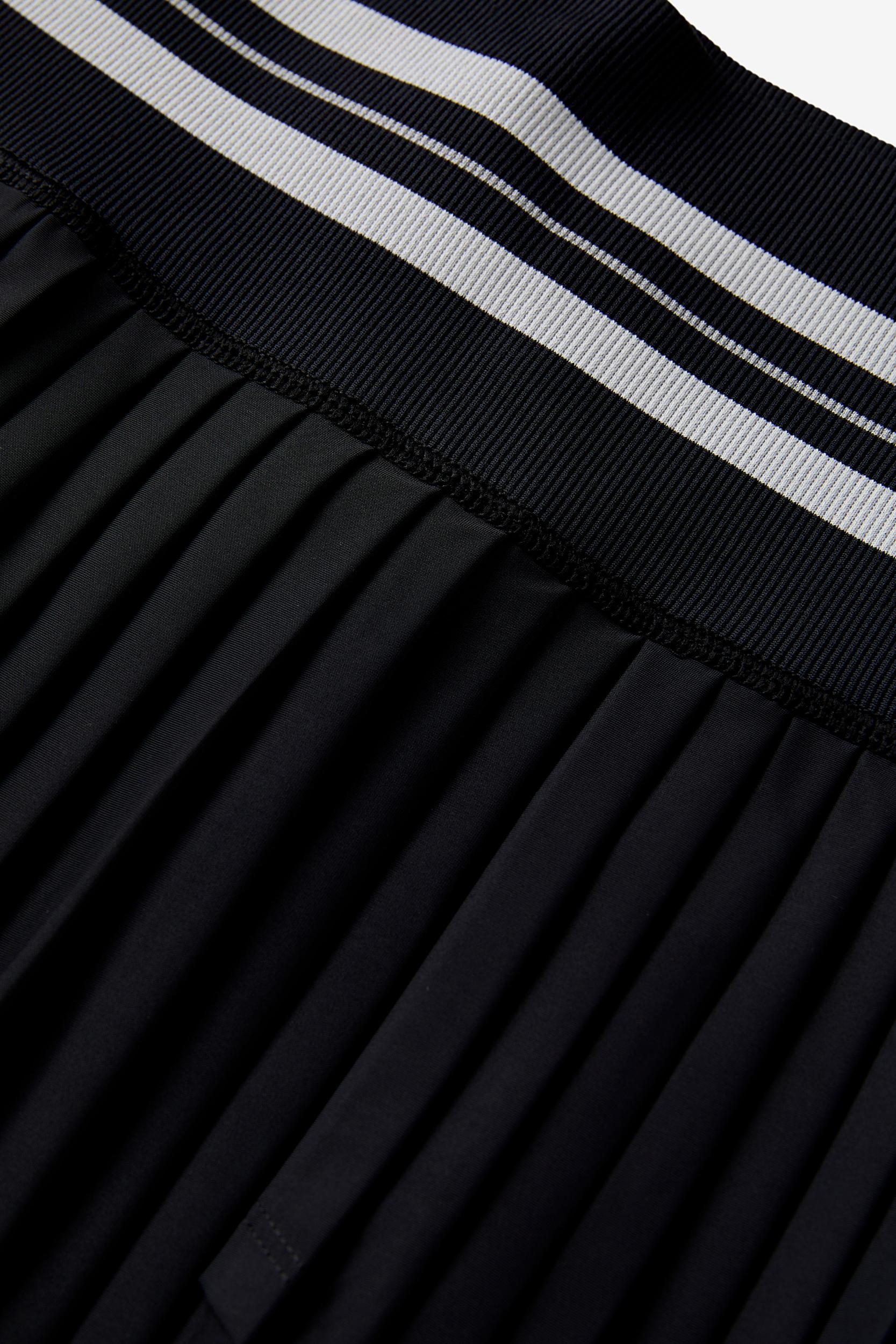 Challenger Pleated Seamless Skort Product Image