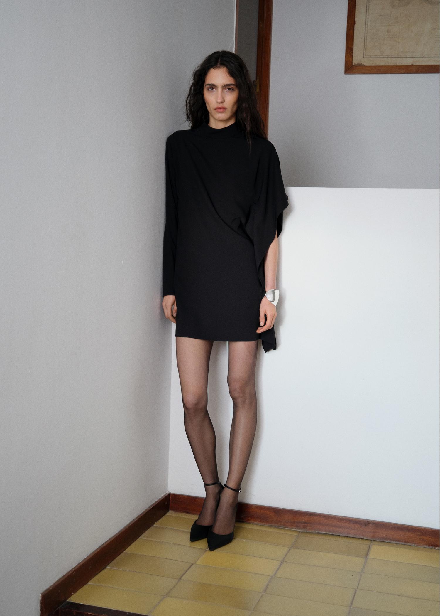 Short asymmetrical sleeve dress - Women | MANGO USA Product Image