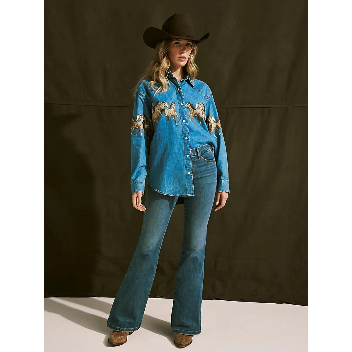 Women's Wrangler Horses Boyfriend Western Snap Shirt in Mid Denim Product Image