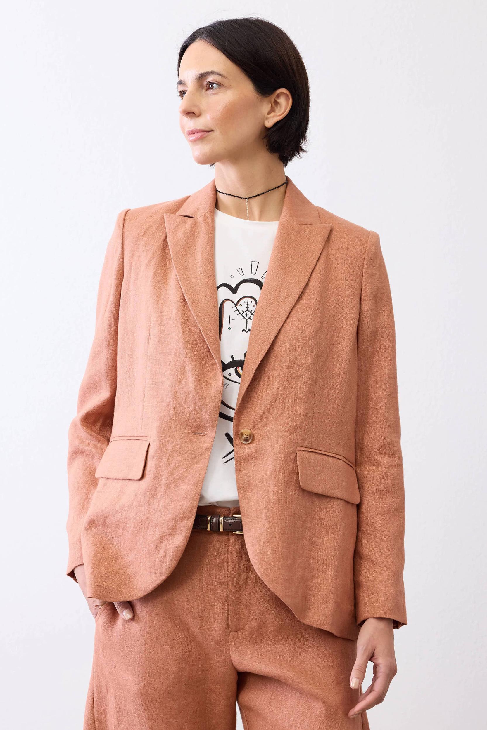 The Linen Classic Blazer That Upgrades You Product Image