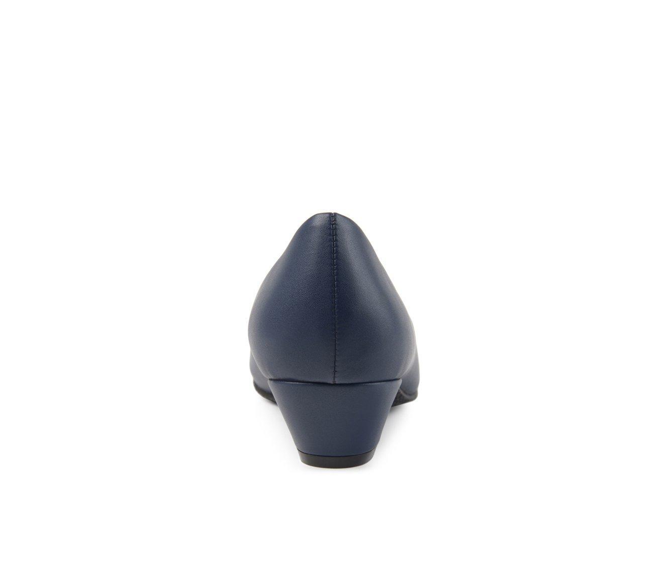 Women's Journee Collection Saar Pumps Product Image