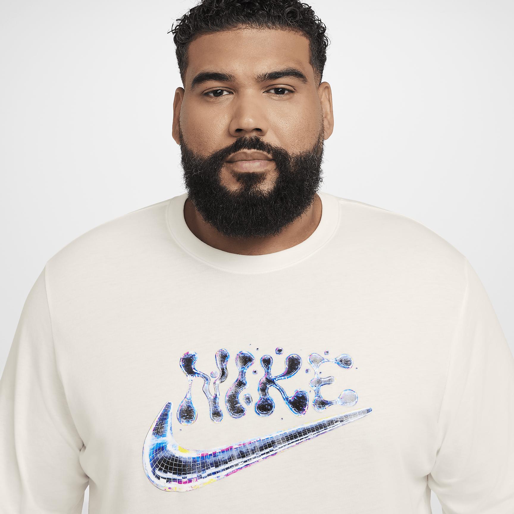 Nike Sportswear Club Long-Sleeve T-Shirt Product Image
