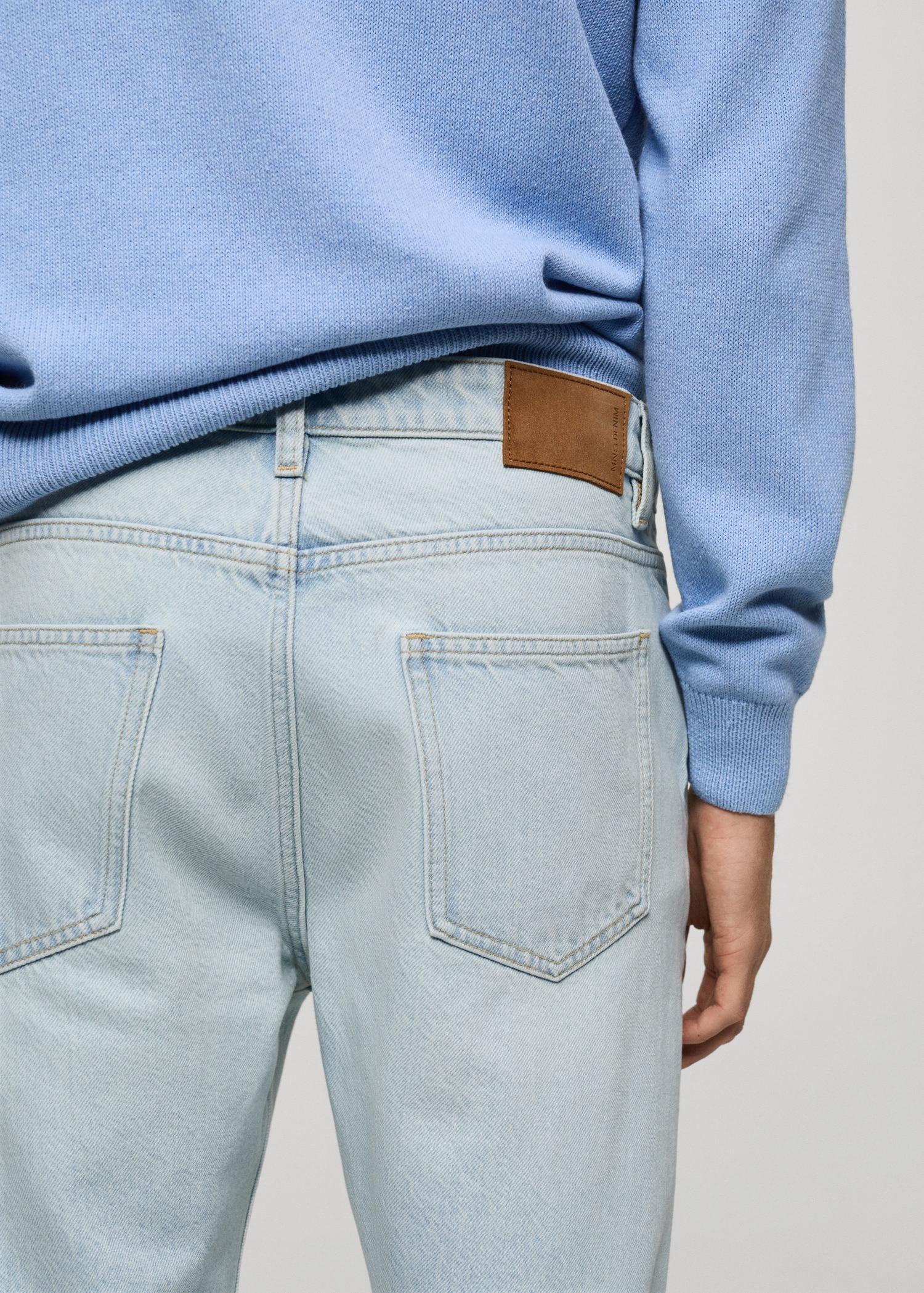 Cropped carrot-fit jeans - Men | MANGO USA Product Image