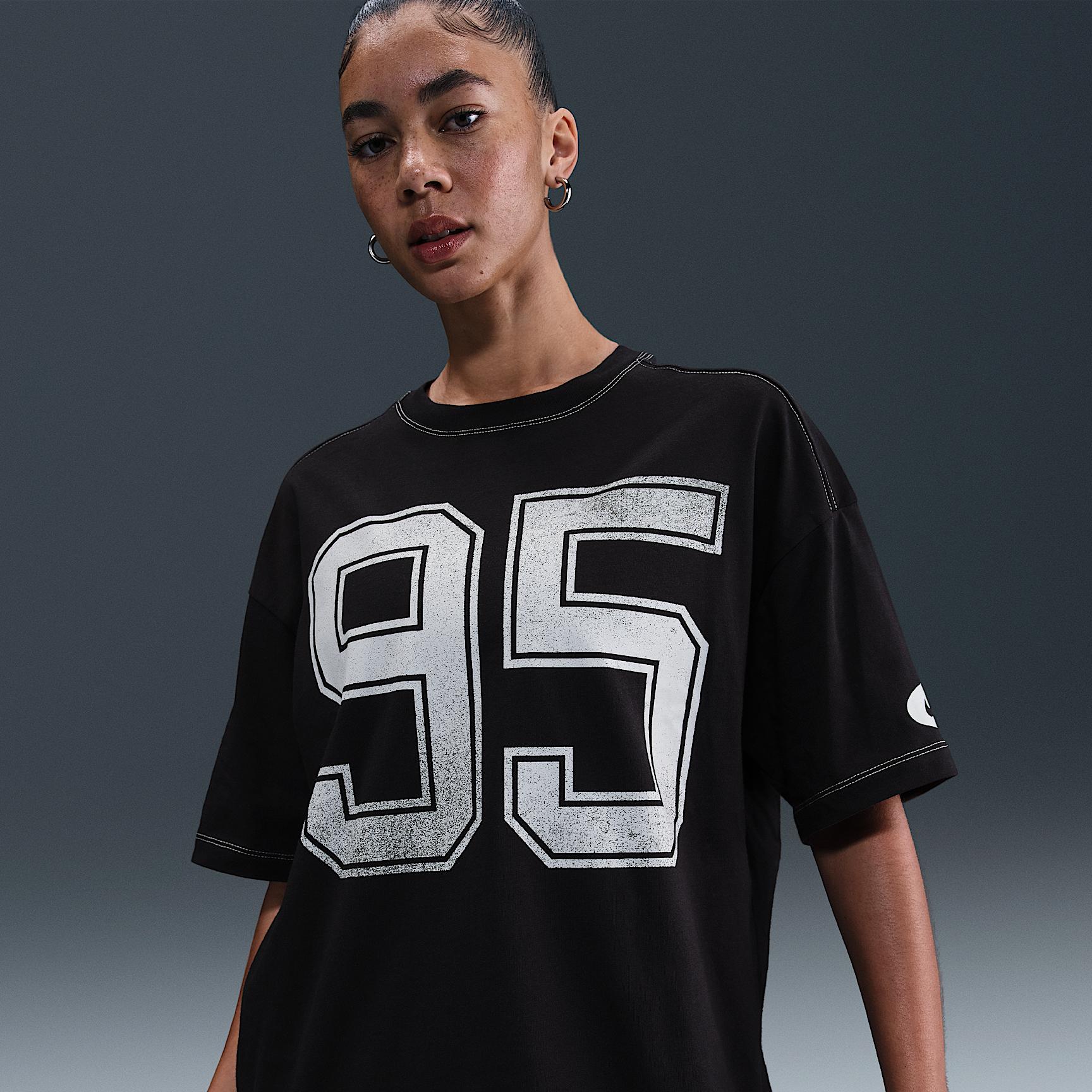 Nike Sportswear Women's Graphic T-Shirt Product Image