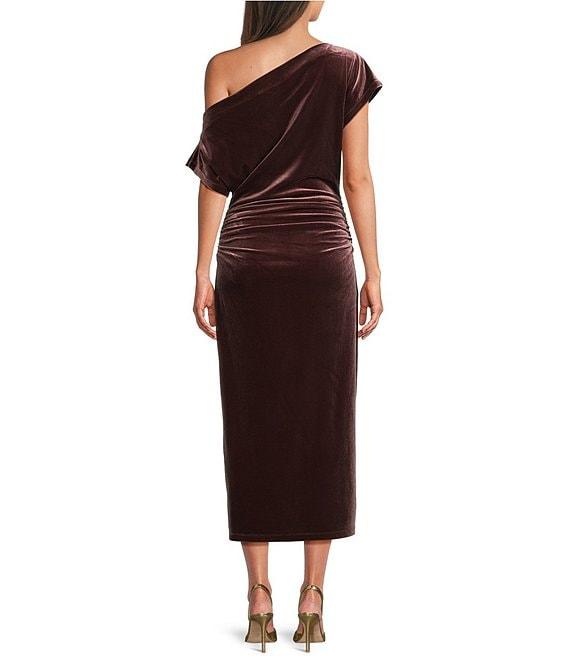 Gibson & Latimer Velvet Asymmetric Neck One Shoulder Off-The-Shoulder Short Sleeve Ruched Sheath Midi Dress Product Image