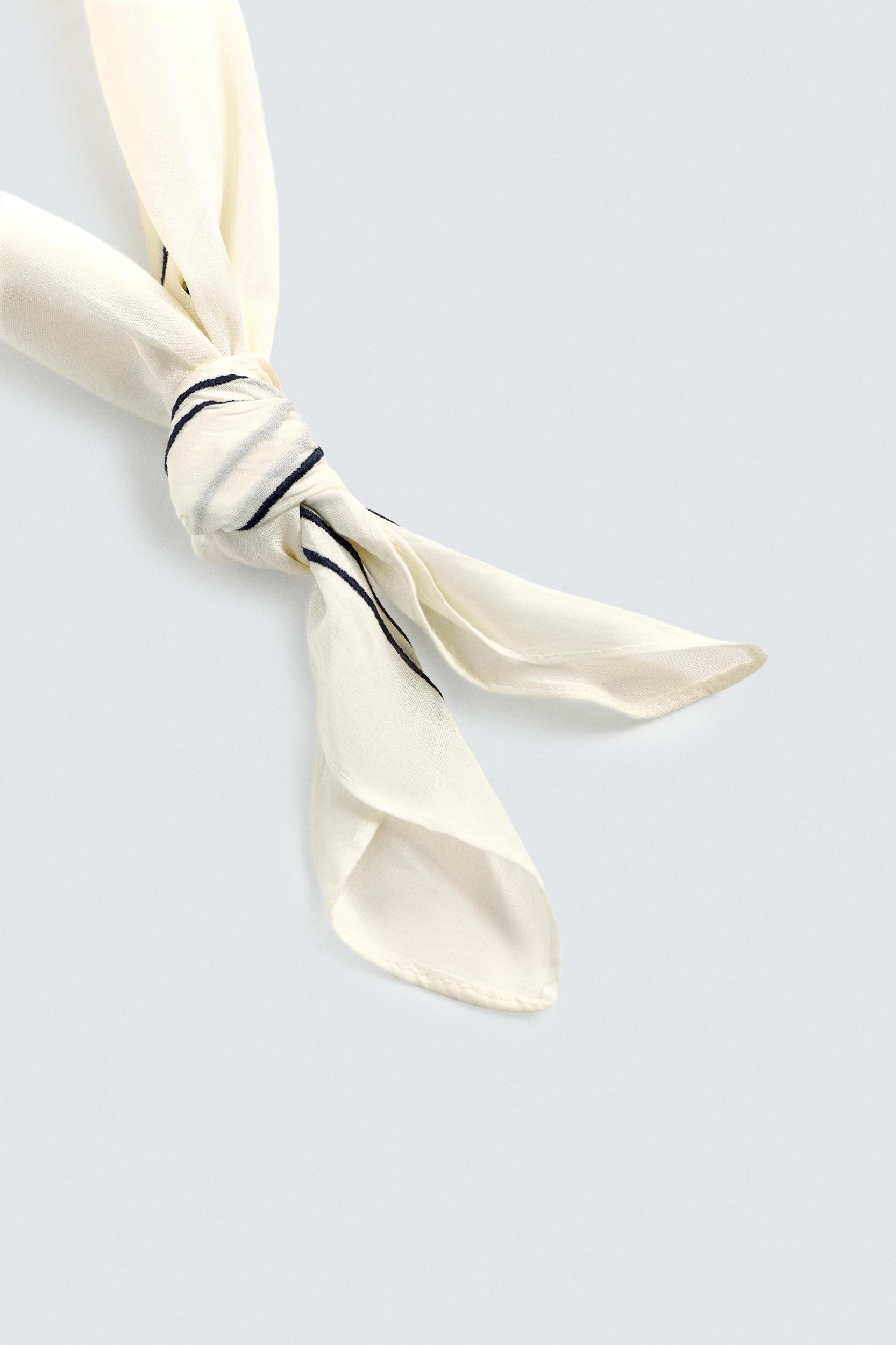 CONTRAST EMBROIDERY BANDANA Product Image