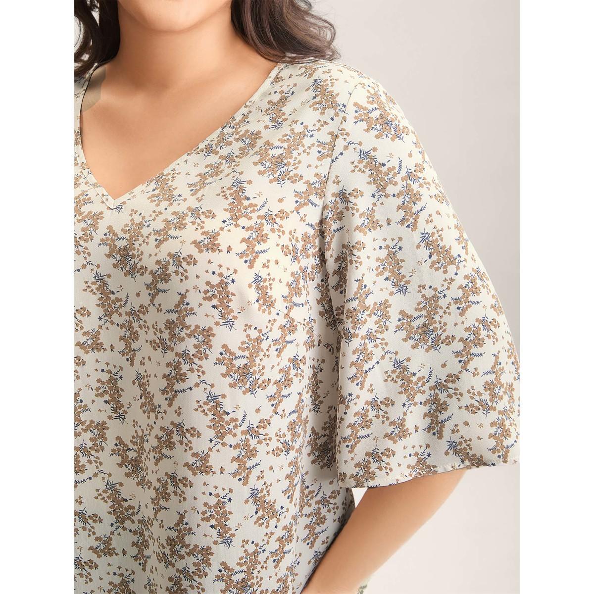 Plus Size WhiteSmoke Floral Print Curvy Hem V-Neck Shirt Women Resort Elbow-length sleeve V-neck Vacation Blouses BloomChic 18-20/2X Product Image