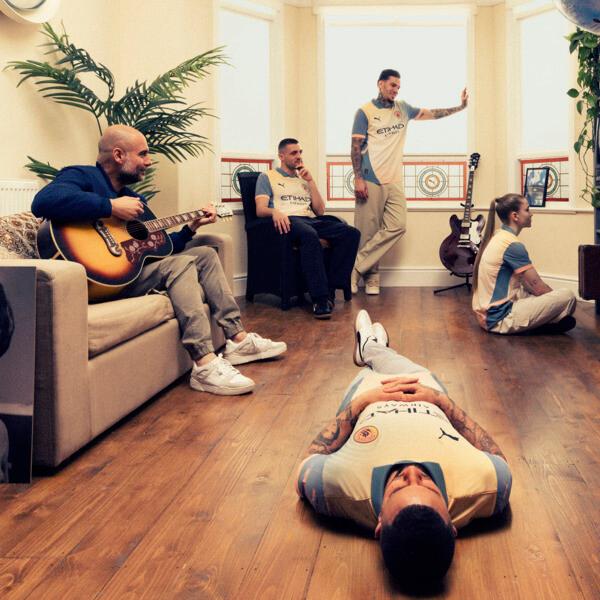 PUMA Manchester City 24/25 Authentic Fourth Men's Soccer Jersey in Rosebay/Bold Blue Product Image