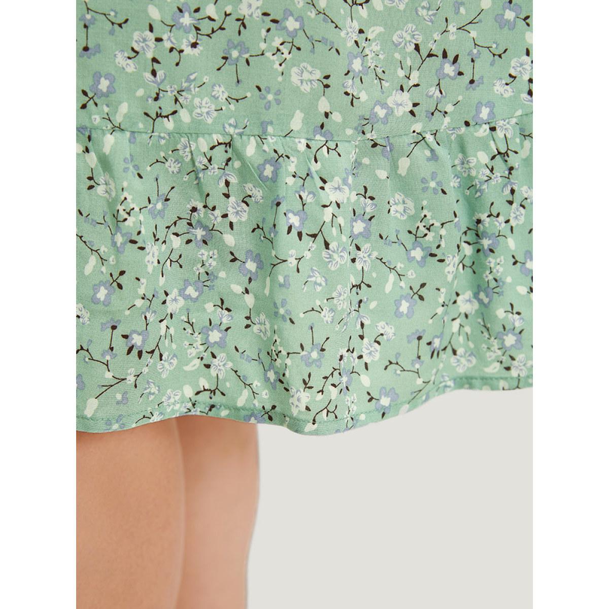 Plus Size Ditsy Floral Plicated Detail Ruffles Wideband Waist Dress Mint Women Elegant Gathered V-neck Short sleeve Curvy Knee Dress BloomChic 28/5X Product Image