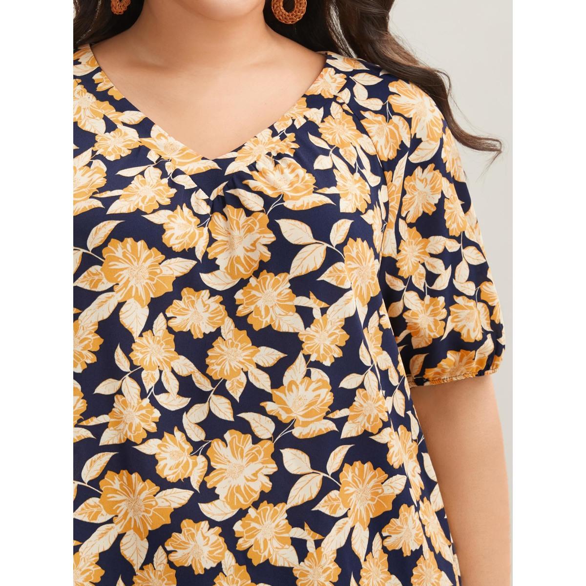 Plus Size Indigo Floral Print V-Neck Puff Sleeve Shirt Women Resort Short sleeve V-neck Vacation Blouses BloomChic 30/6X Product Image