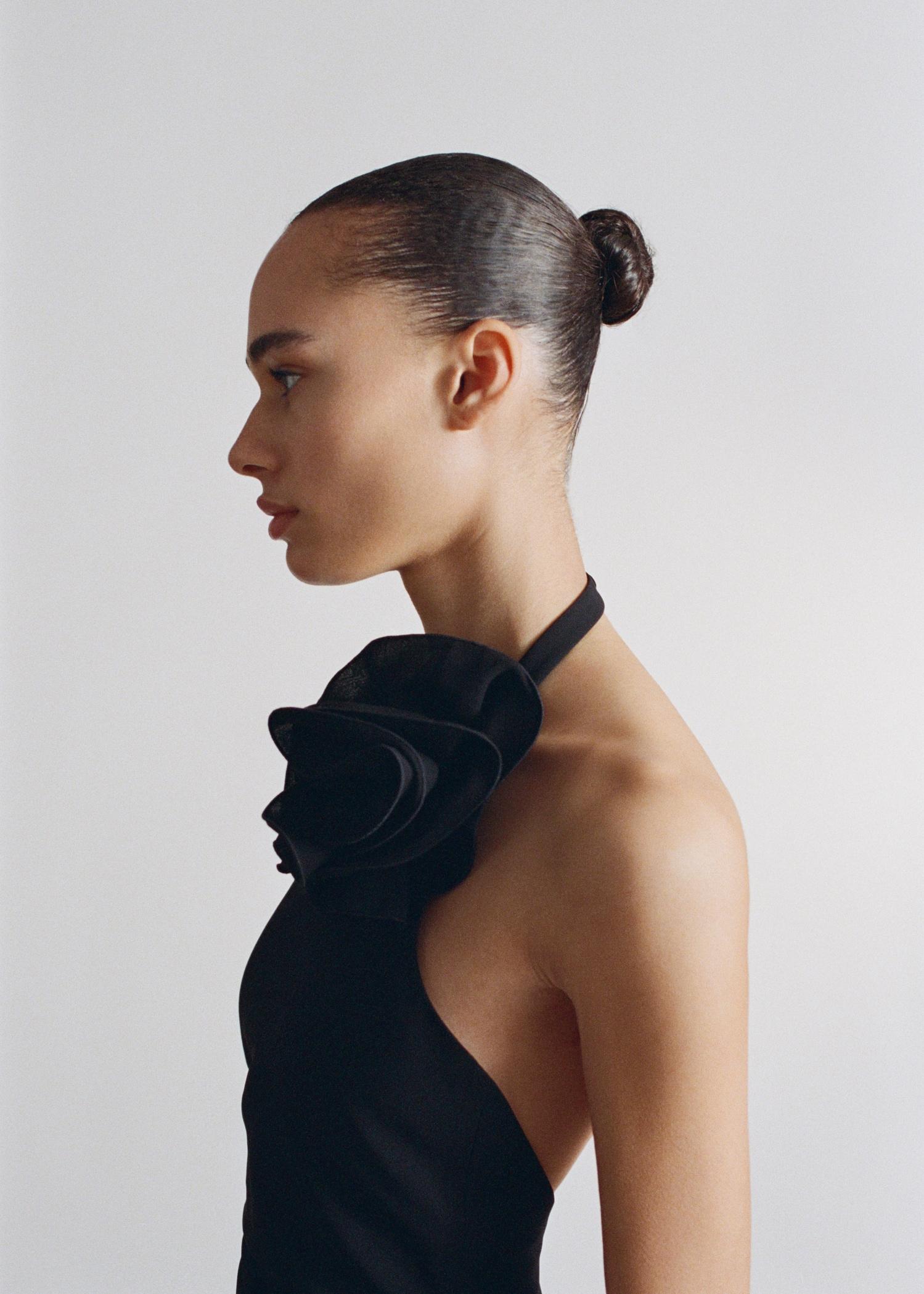 Draped halter-neck dress with flower motif - Women | MANGO USA Product Image