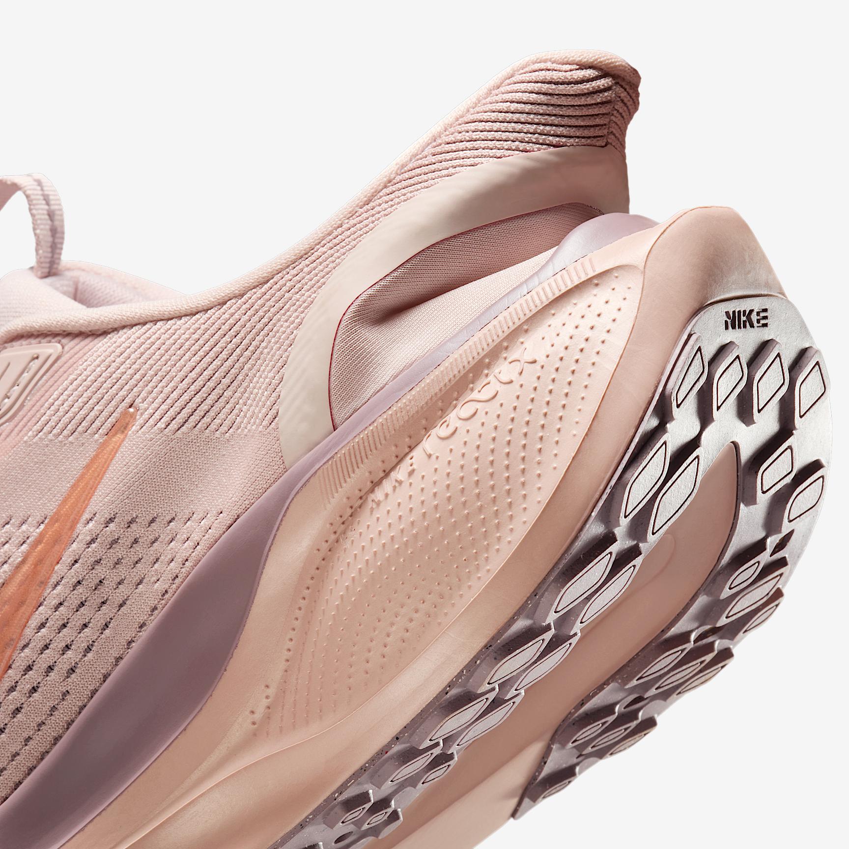 Nike Women's Pegasus EasyOn Road Running Shoes Product Image