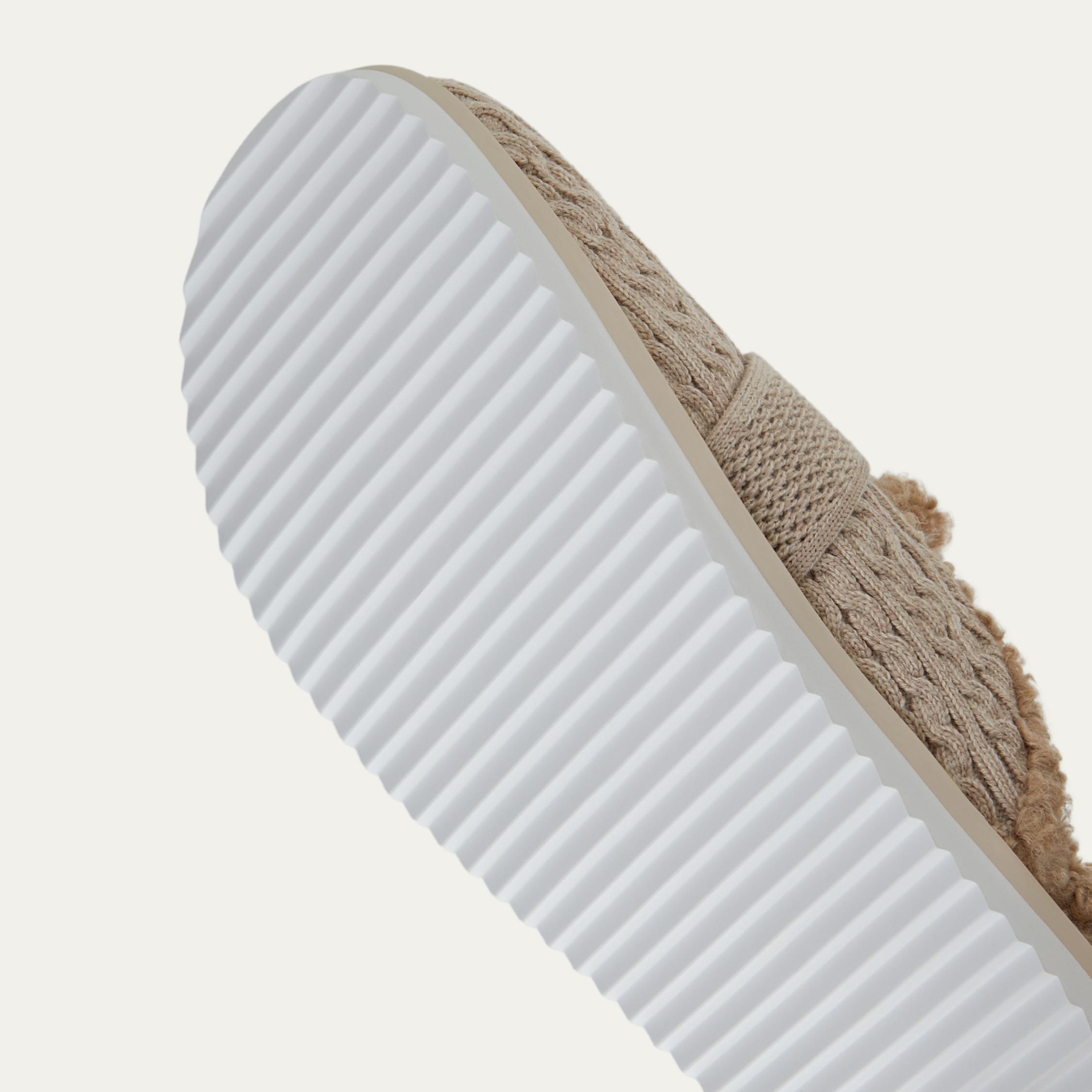 Round-Toe Wool Slippers (Hazel) Product Image