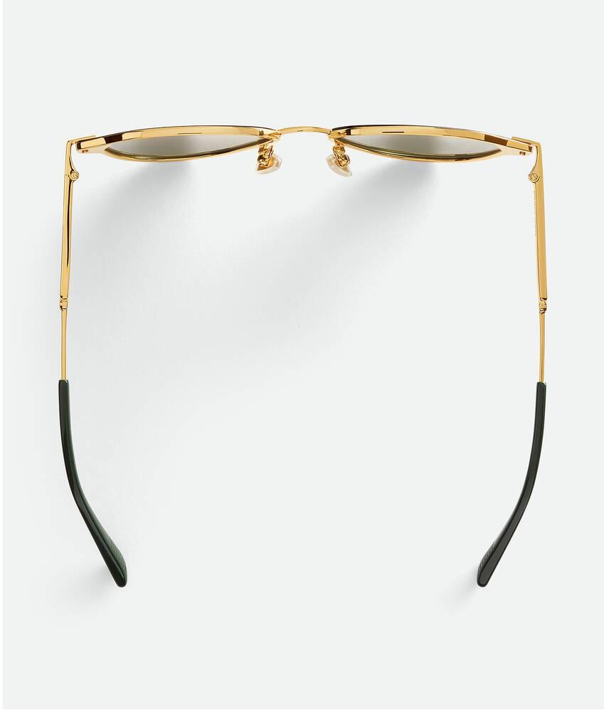 Glaze Metal Aviator Sunglasses in Gold / Green Product Image