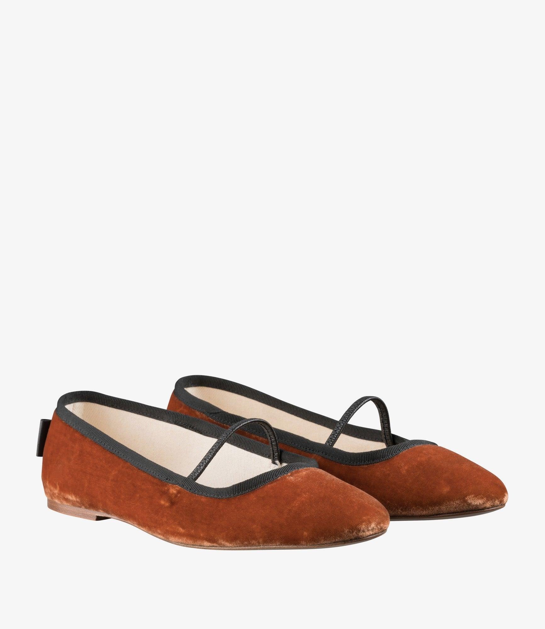 Swan ballet flats Female Product Image