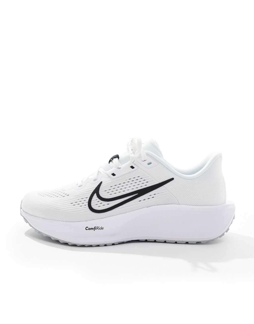 Nike Running Quest 6 sneakers in white and black Product Image