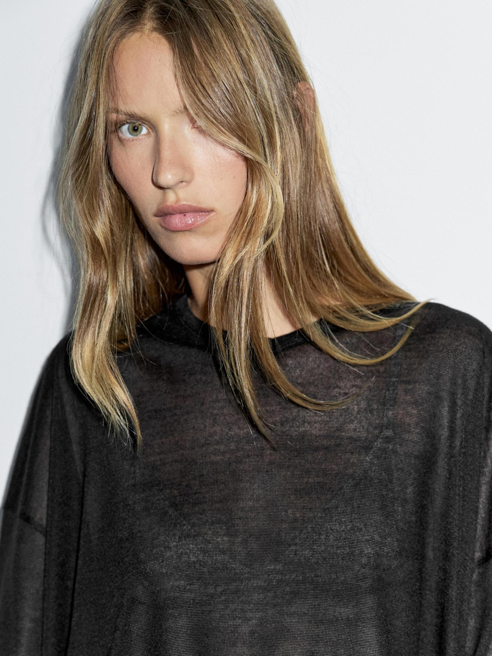 Loose-fitting V-neck sweater Product Image