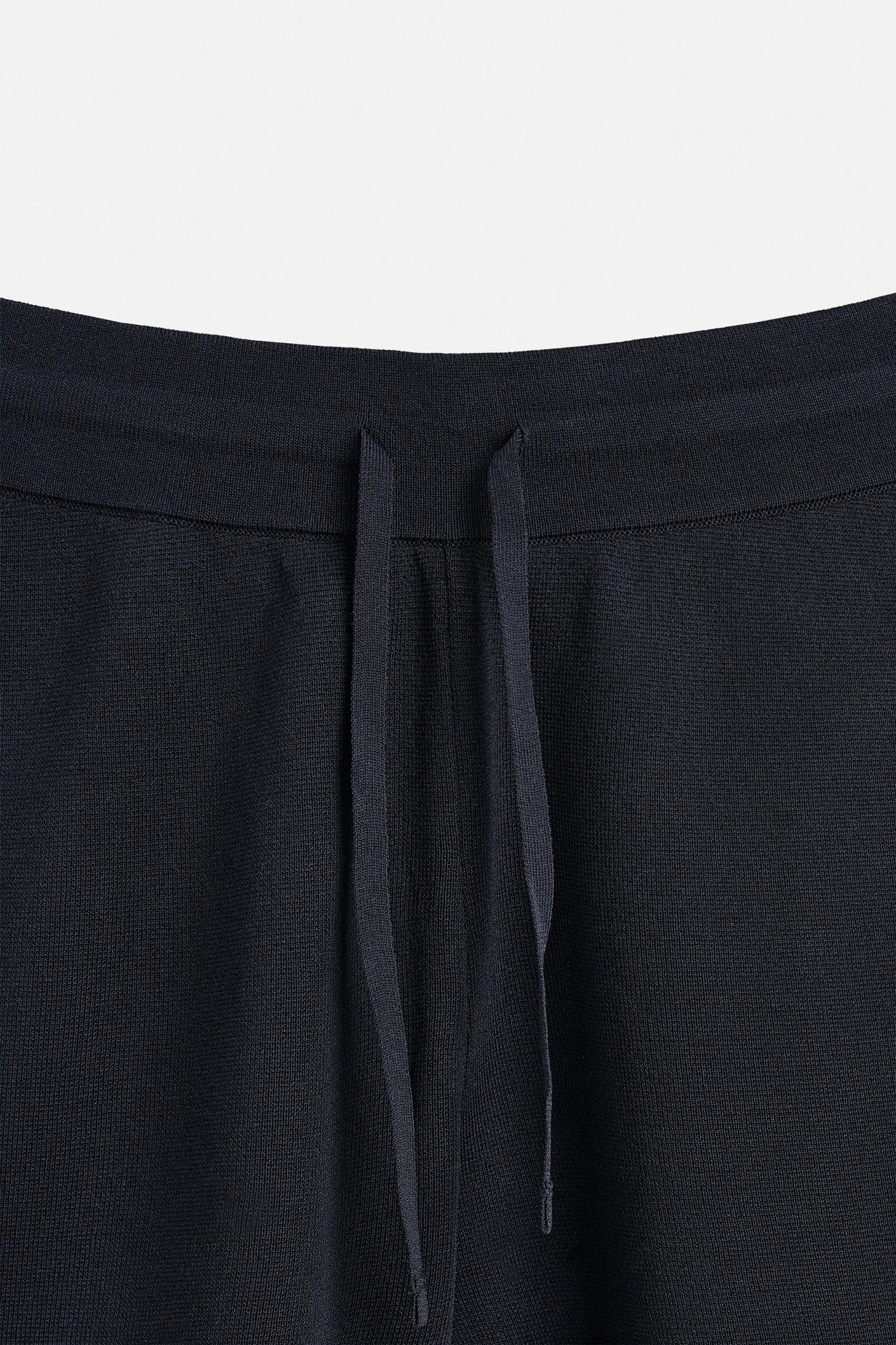 STRIPED KNIT SHORTS Product Image