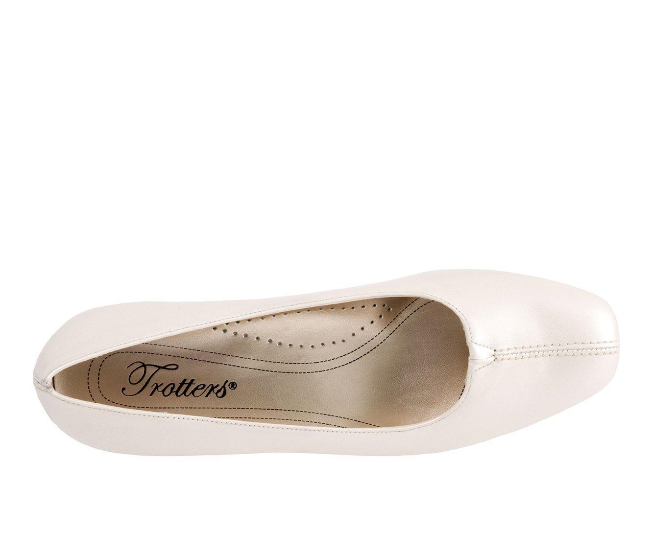 Women's Trotters Doris Pumps Product Image