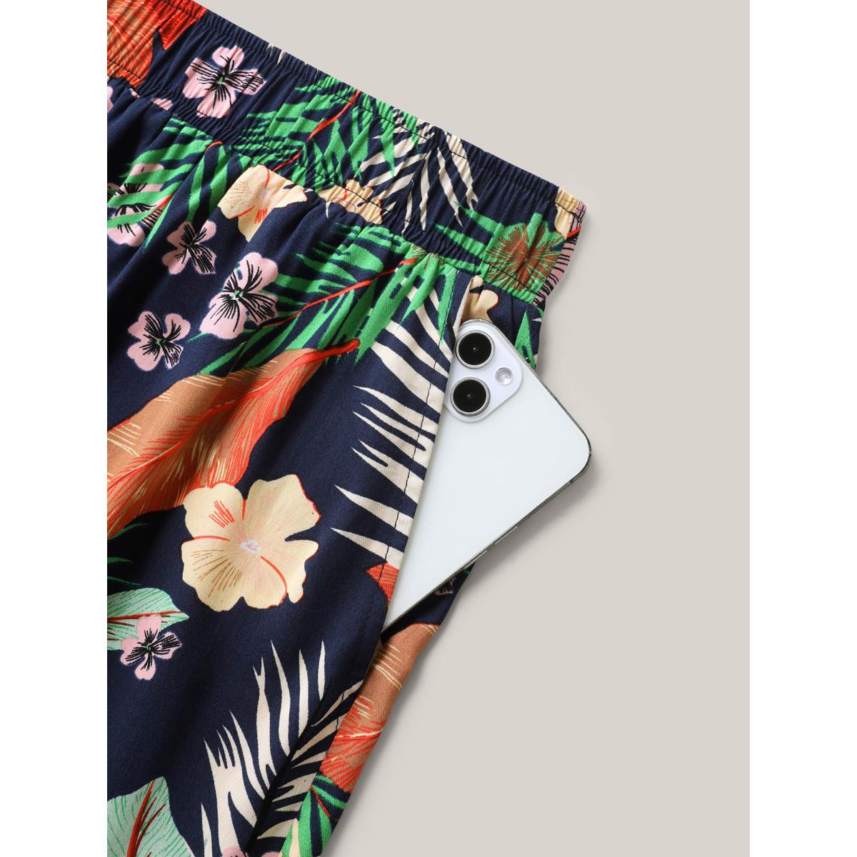 Plus Size Stretchy Tropical Wide-Leg Shorts Women Indigo Casual Wide Leg Everyday-Casual Shorts BloomChic 28/5X Product Image