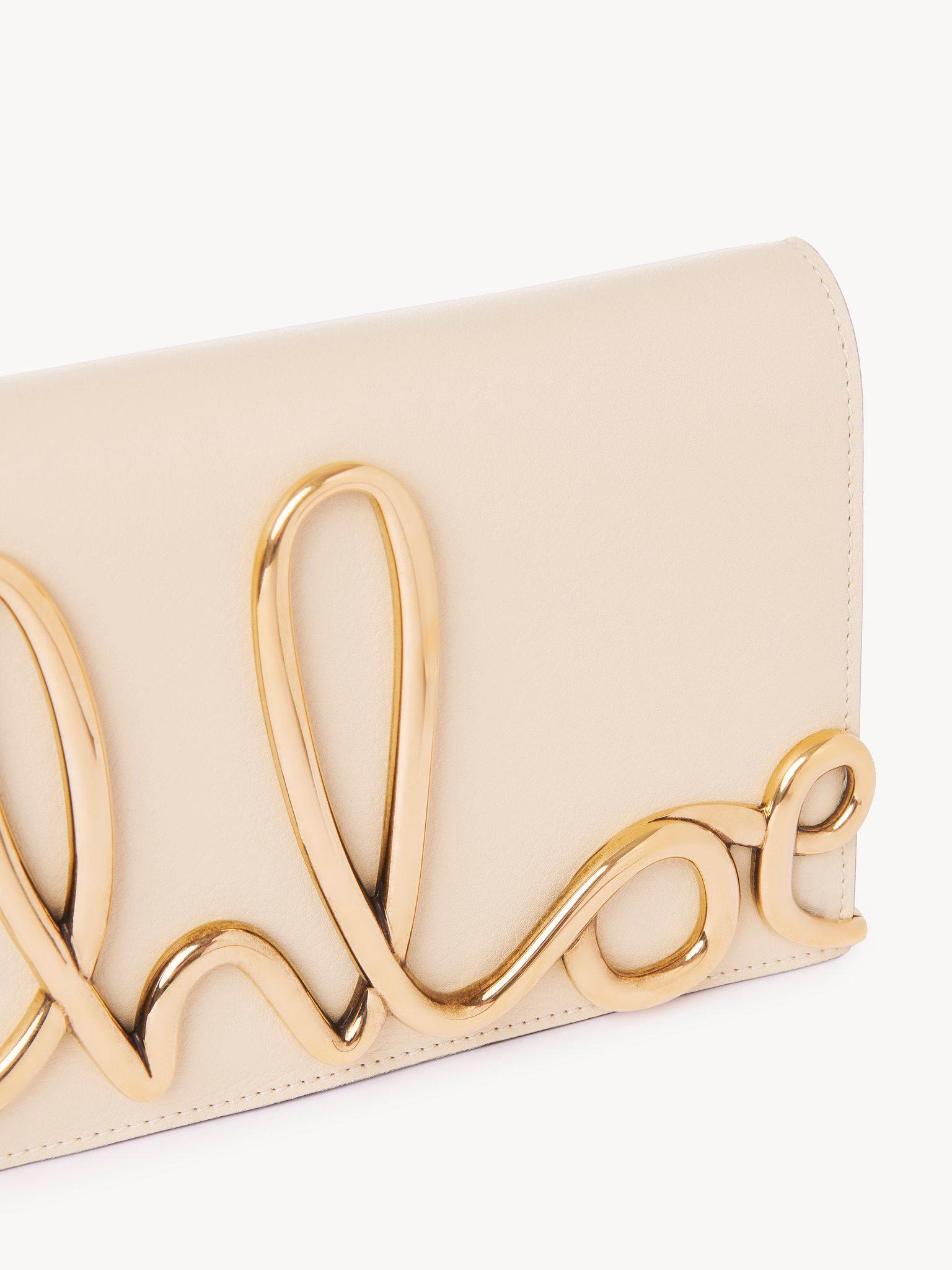 The Chloé Iconic crossbody bag in soft leather Product Image