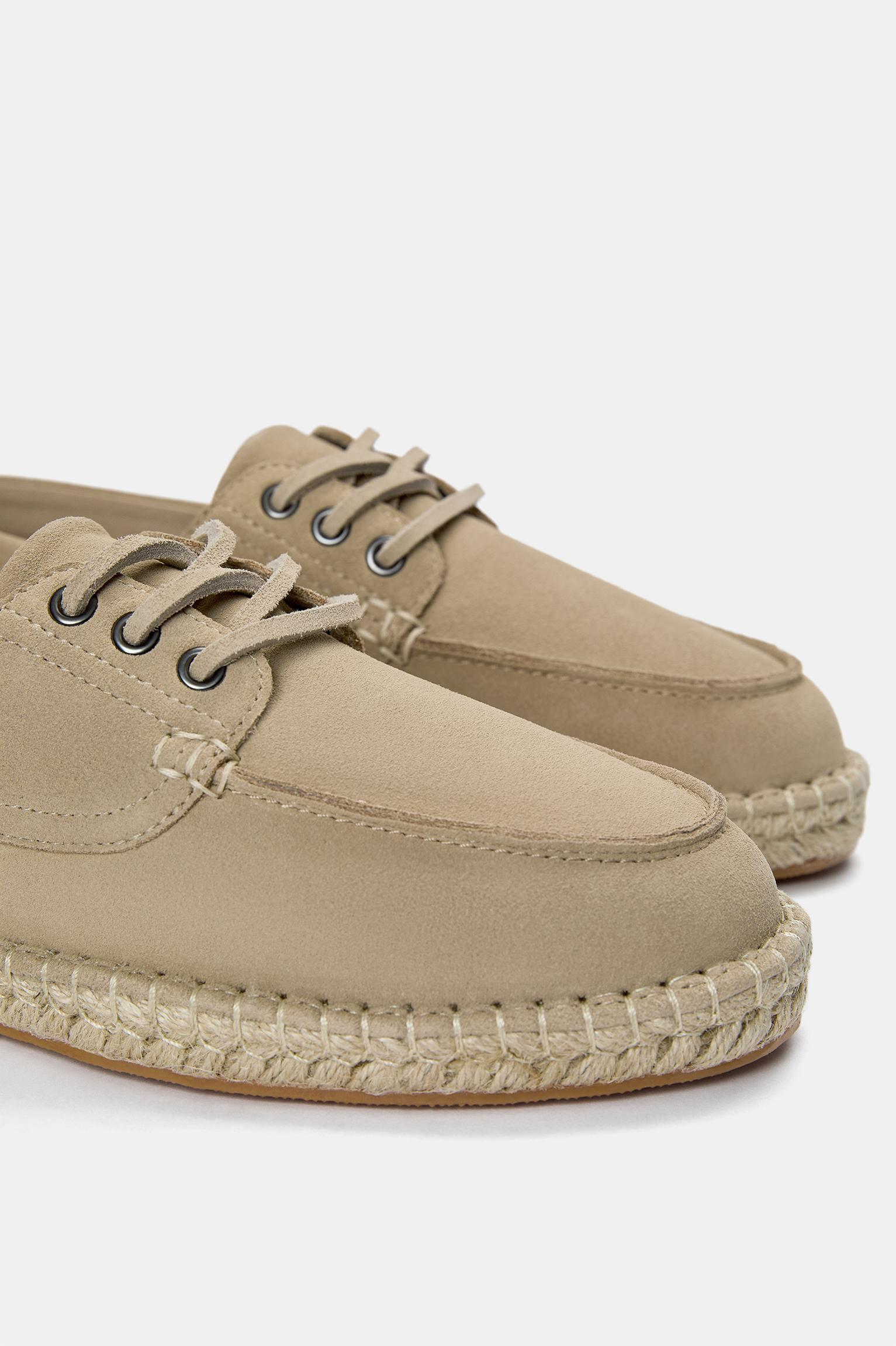 Leather deck shoes Product Image