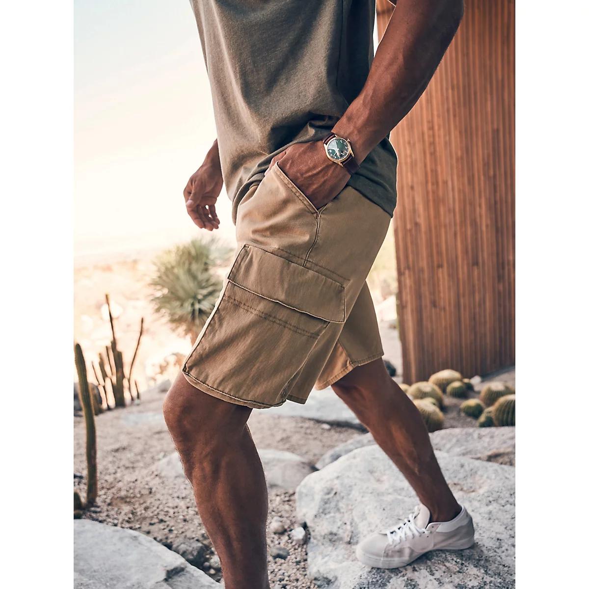 Men's Cargo Twill Short in Pine Product Image
