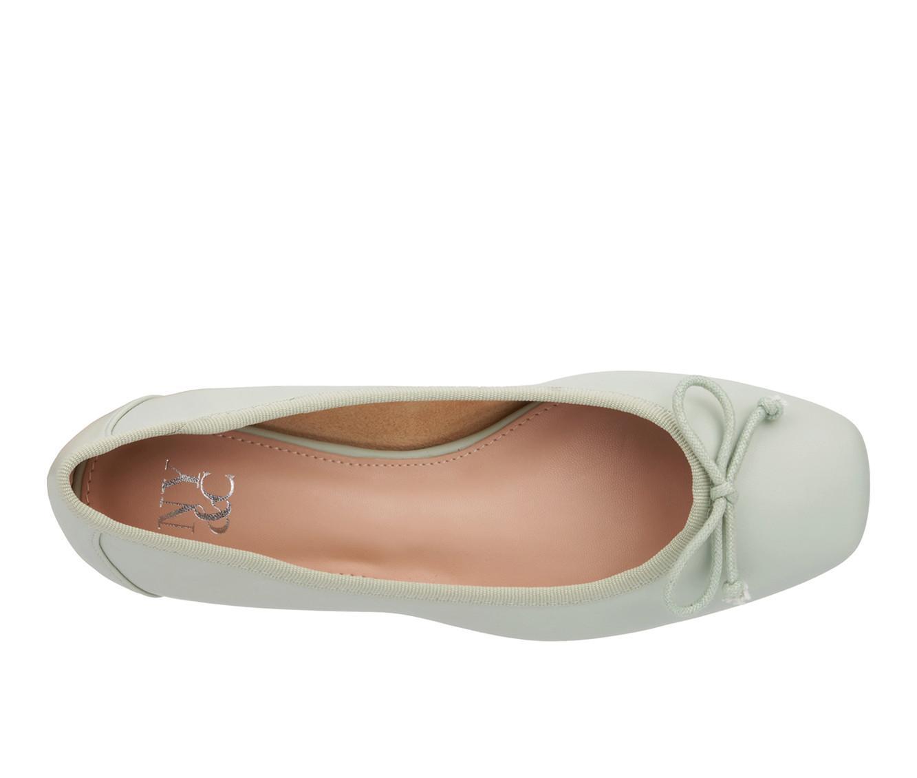Women's New York and Company Paulina Flats Product Image