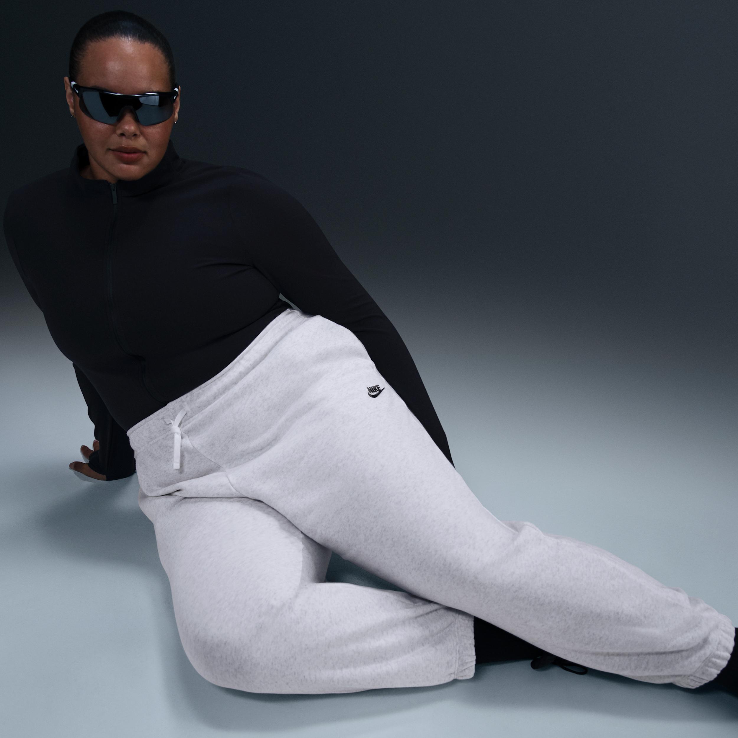 Women's Nike Sportswear Club Fleece Mid-Rise Oversized Sweatpants (Plus Size) Product Image