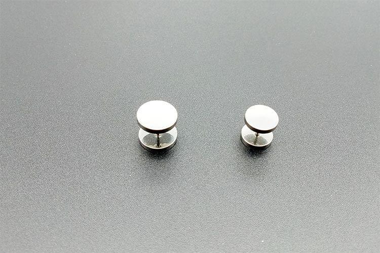 Single Stud Earring Product Image