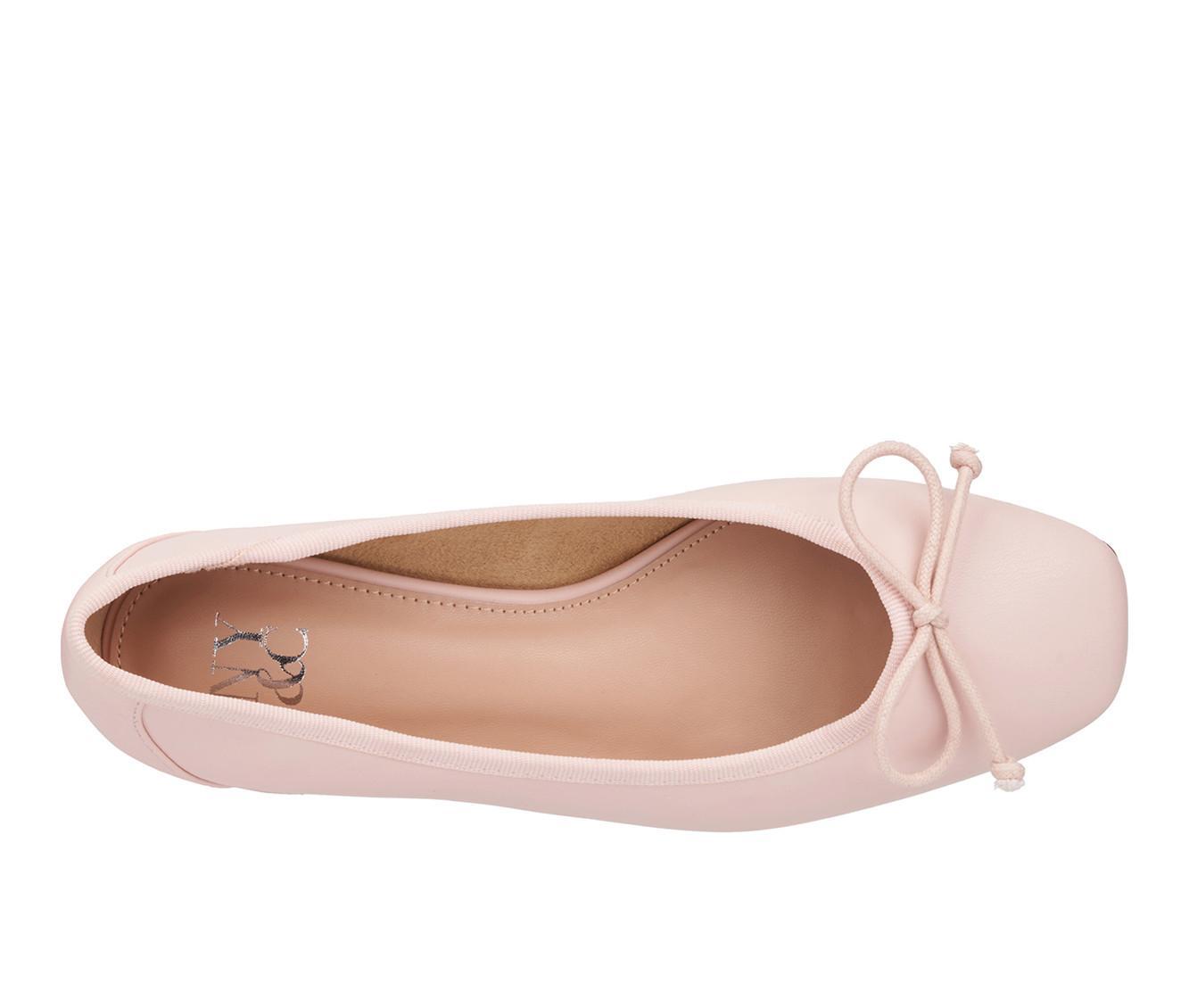 Women's New York and Company Paulina Flats Product Image